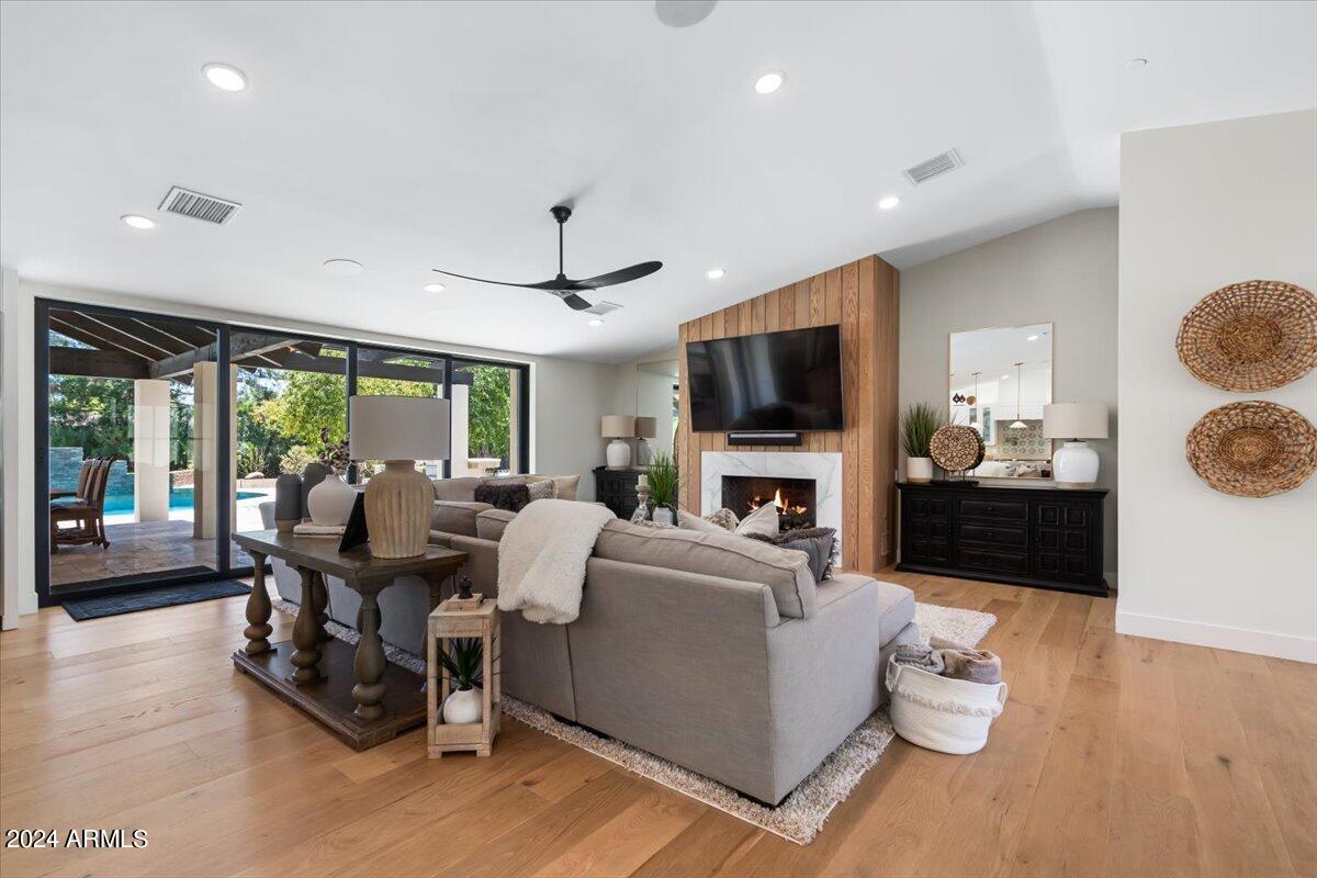 8307 E SHARON Drive