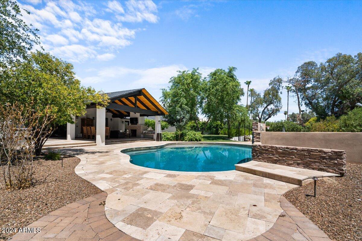 8307 E SHARON Drive