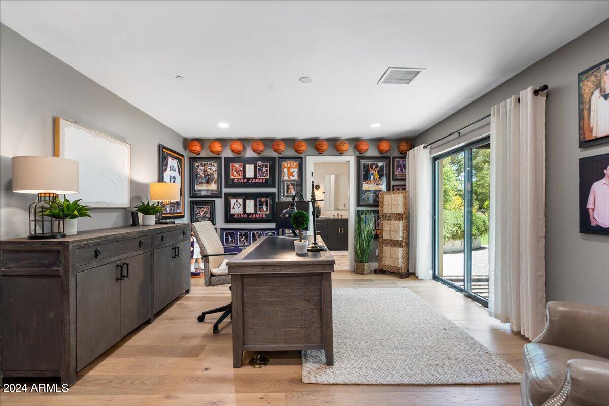 8307 E SHARON Drive