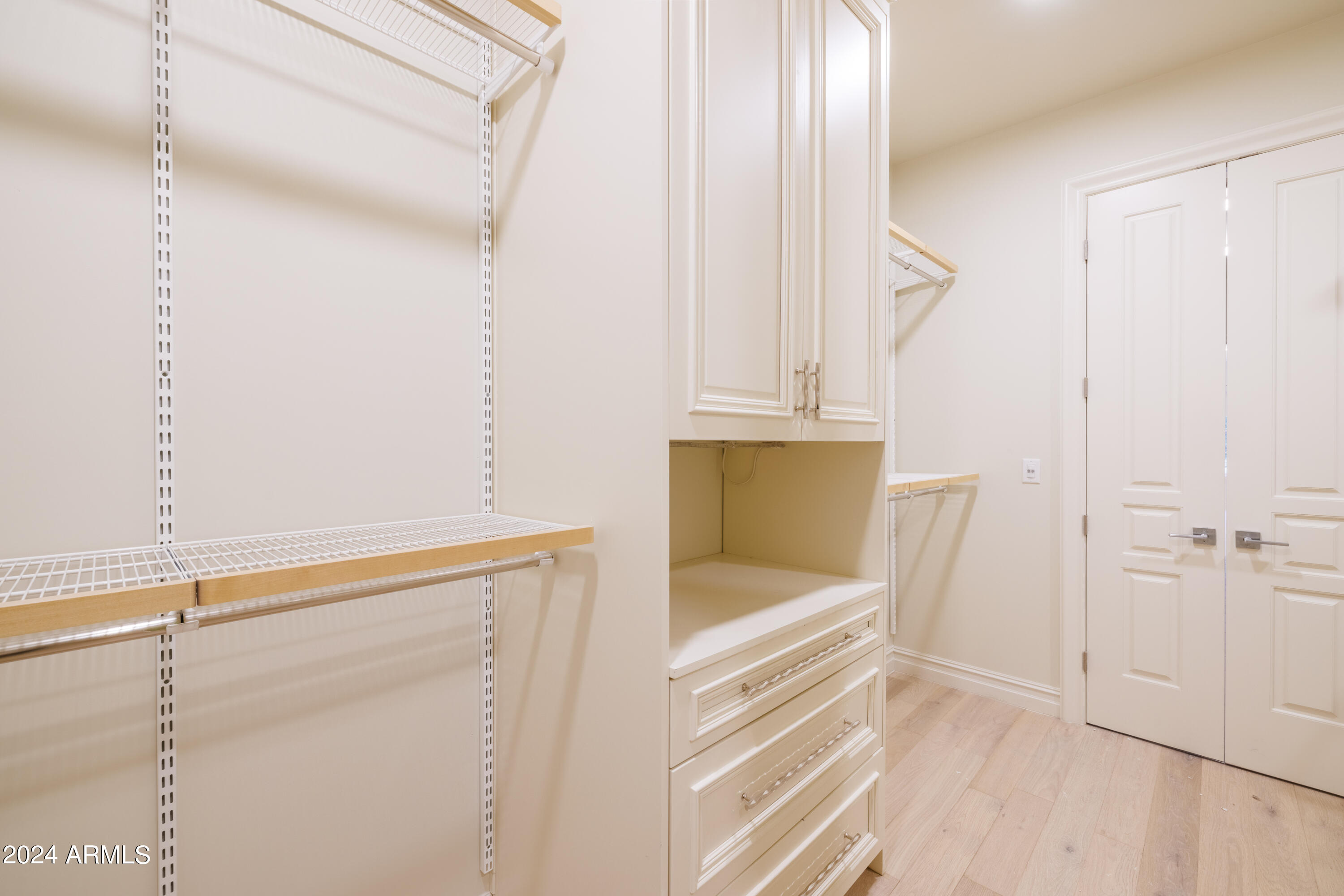 4240 E Camelback Road, 106