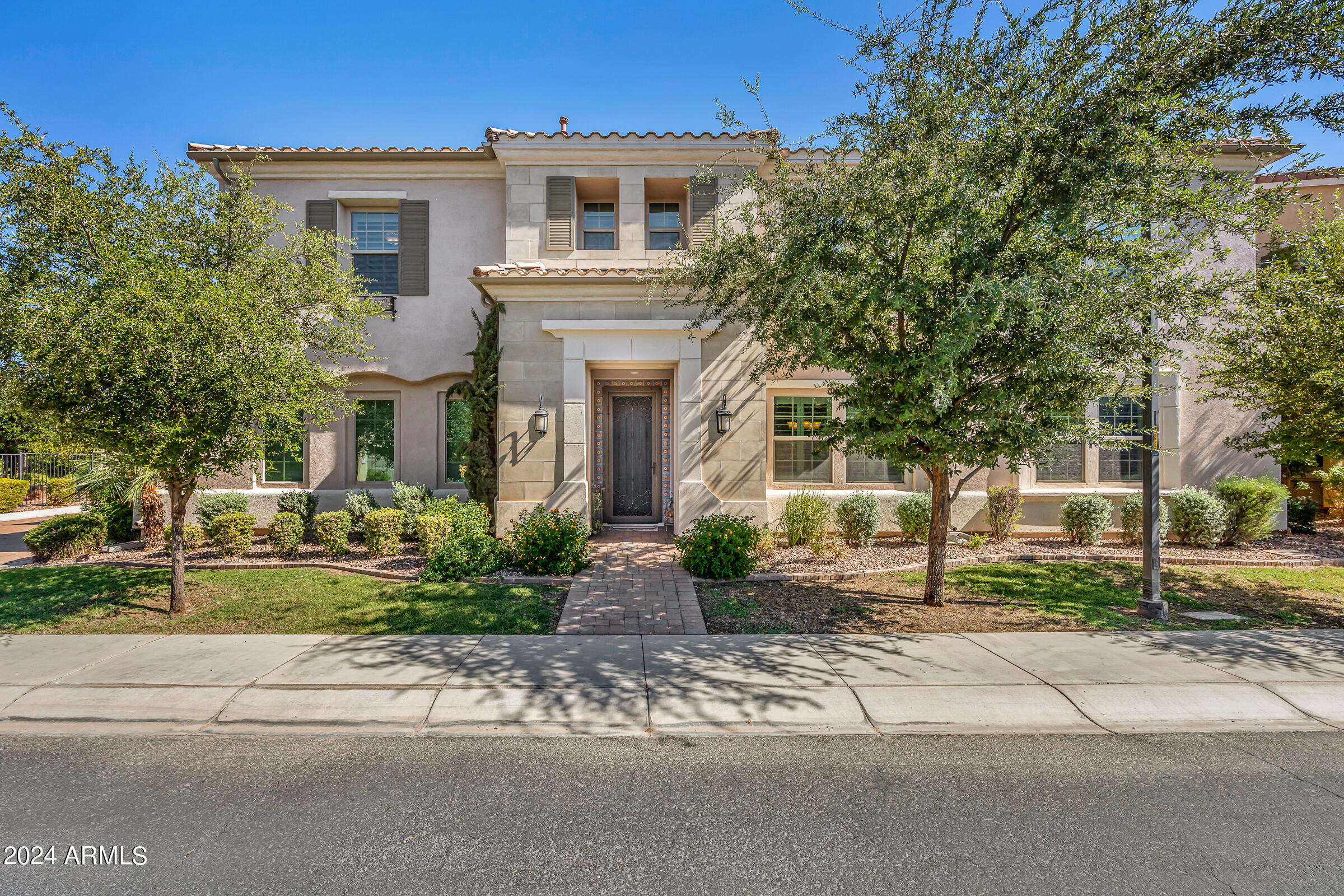 1927 W Yellowstone Way