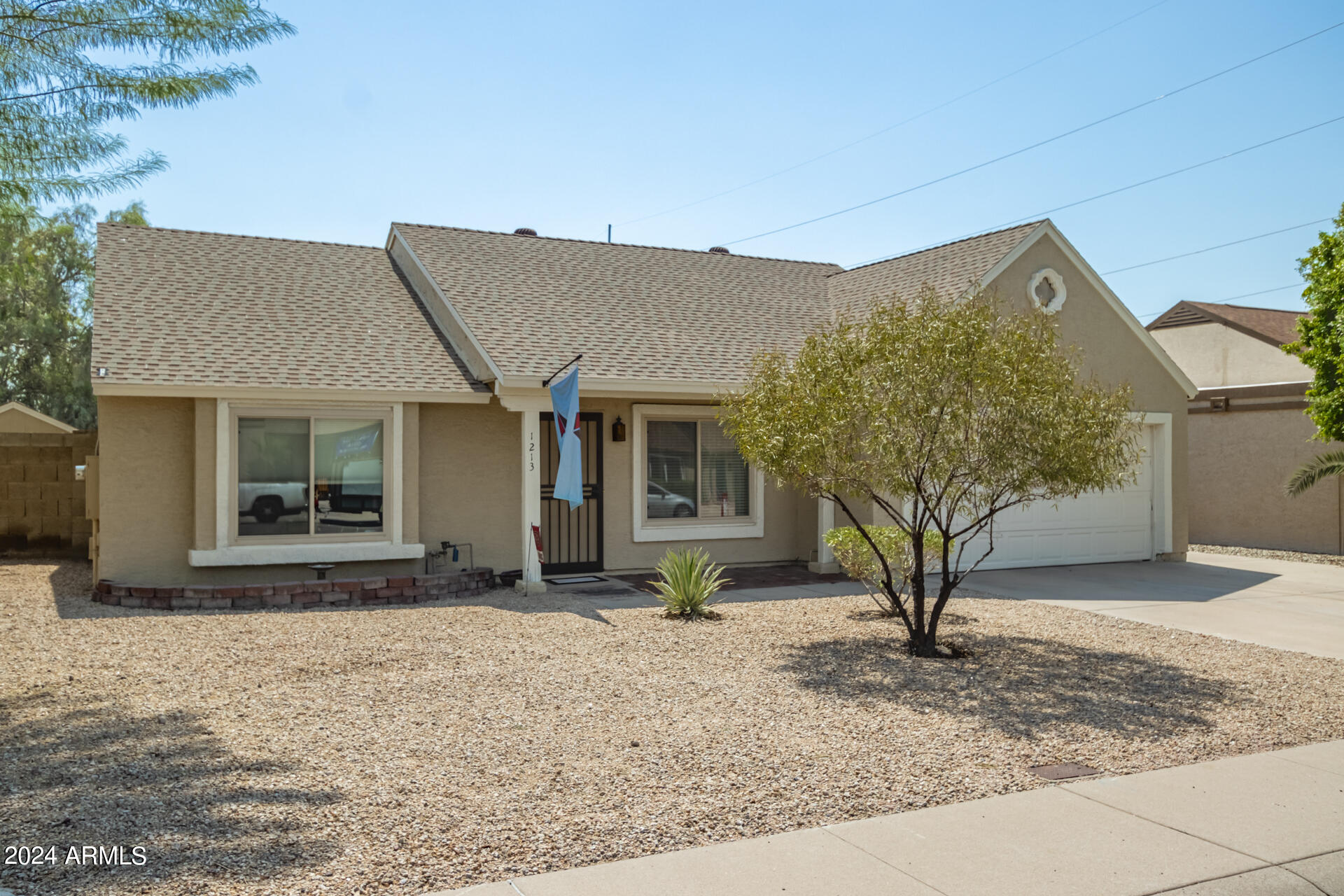1213 E SEQUOIA Drive