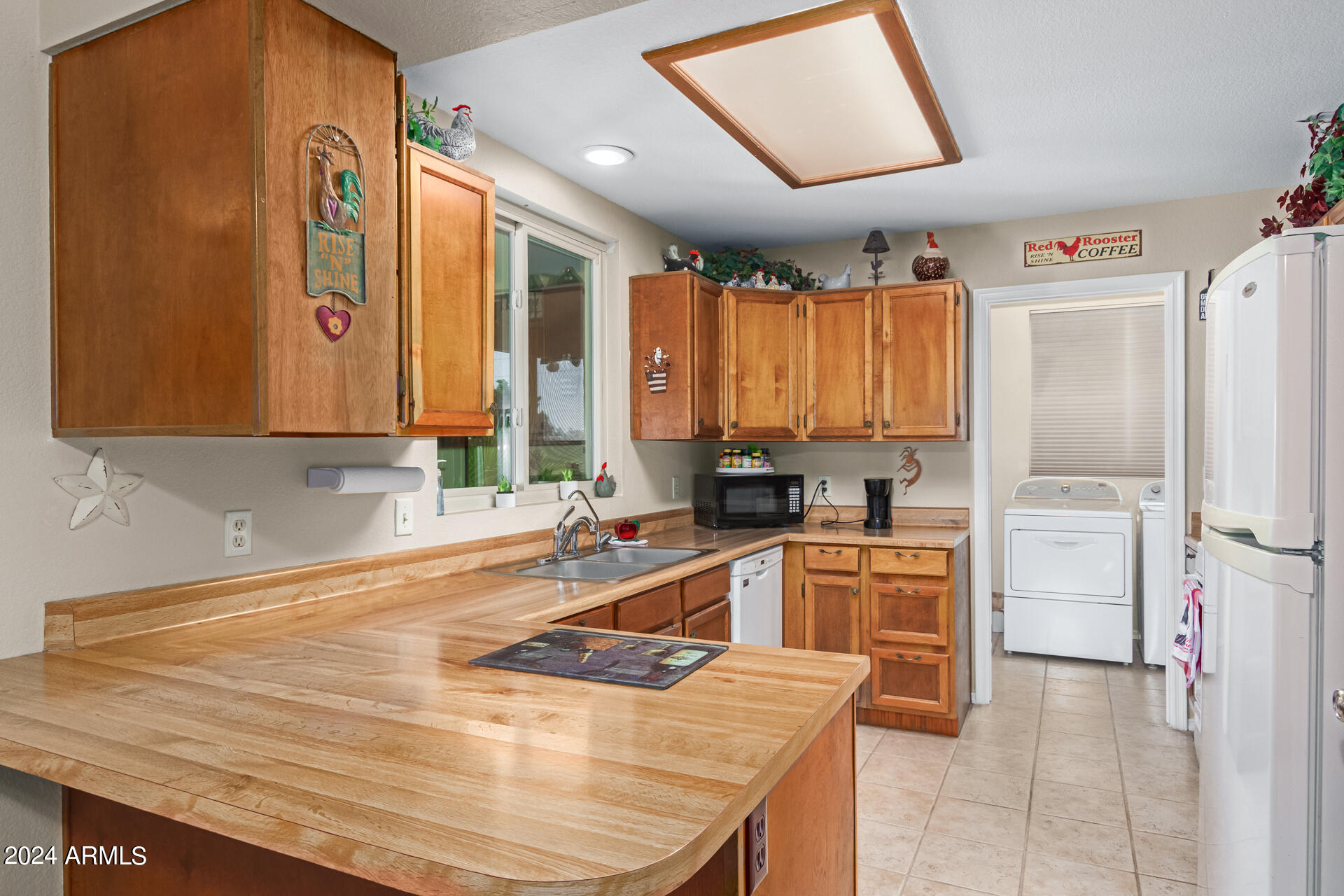 1213 E SEQUOIA Drive