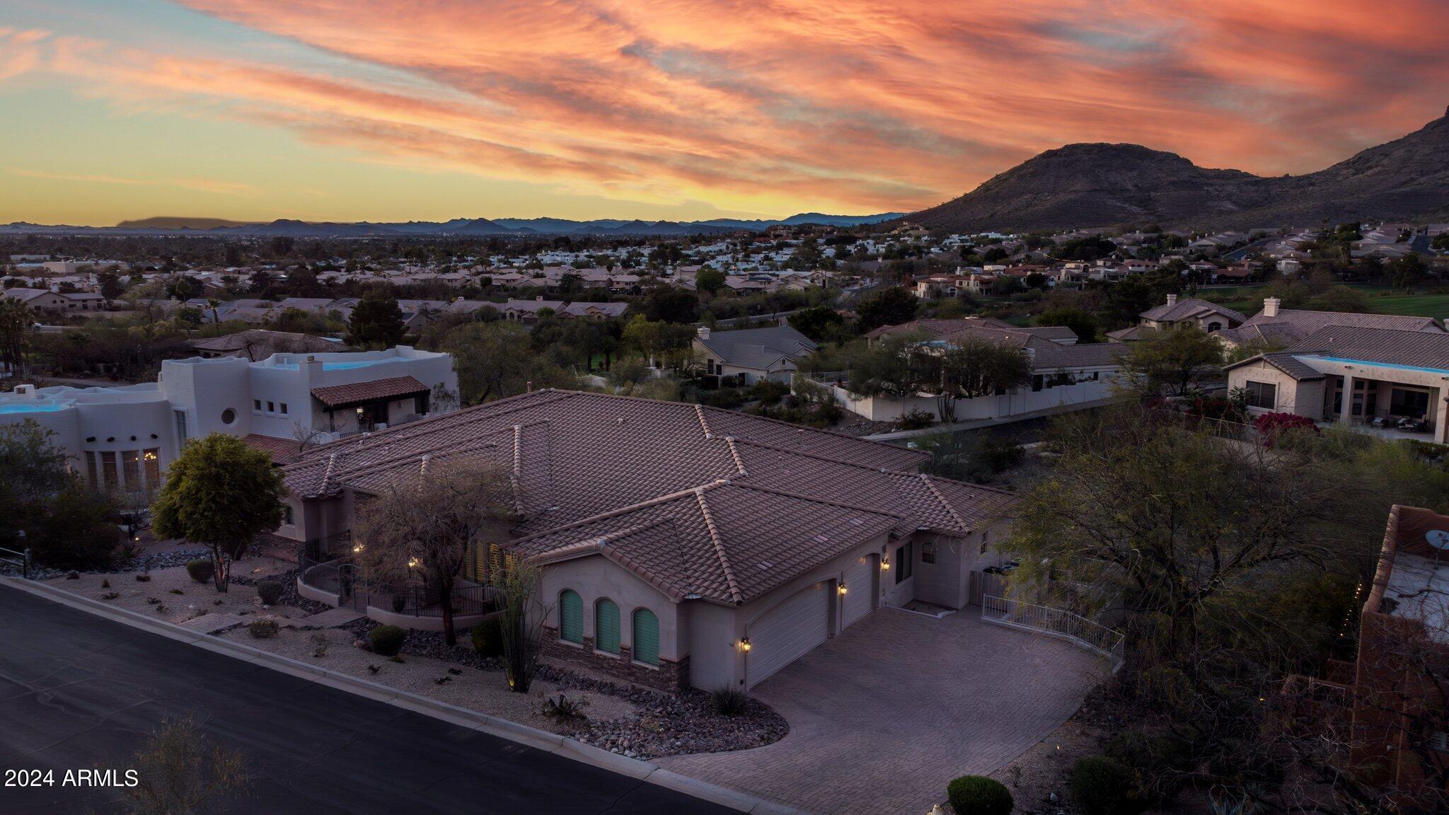 1532 E SHARON Drive