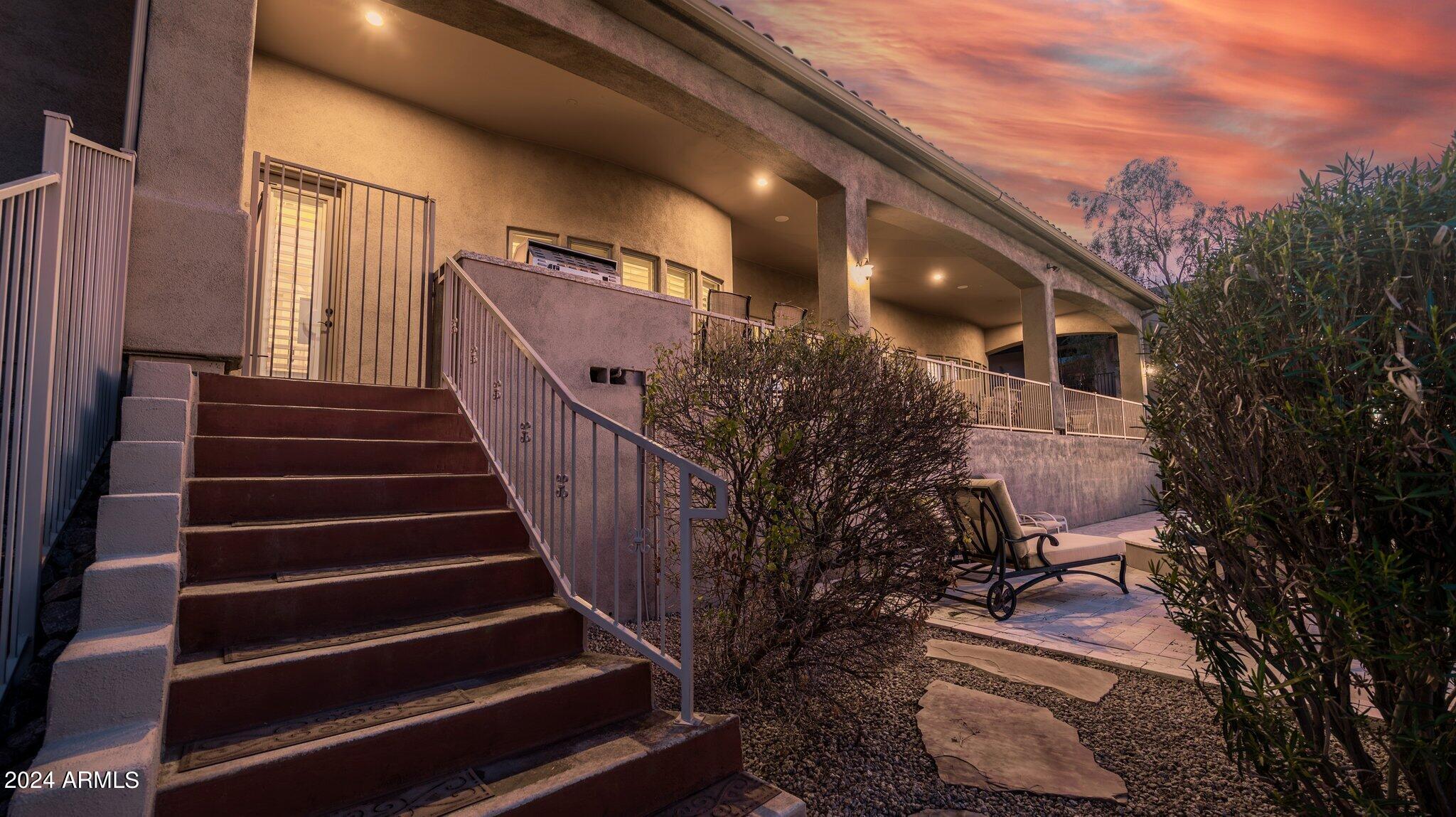1532 E SHARON Drive