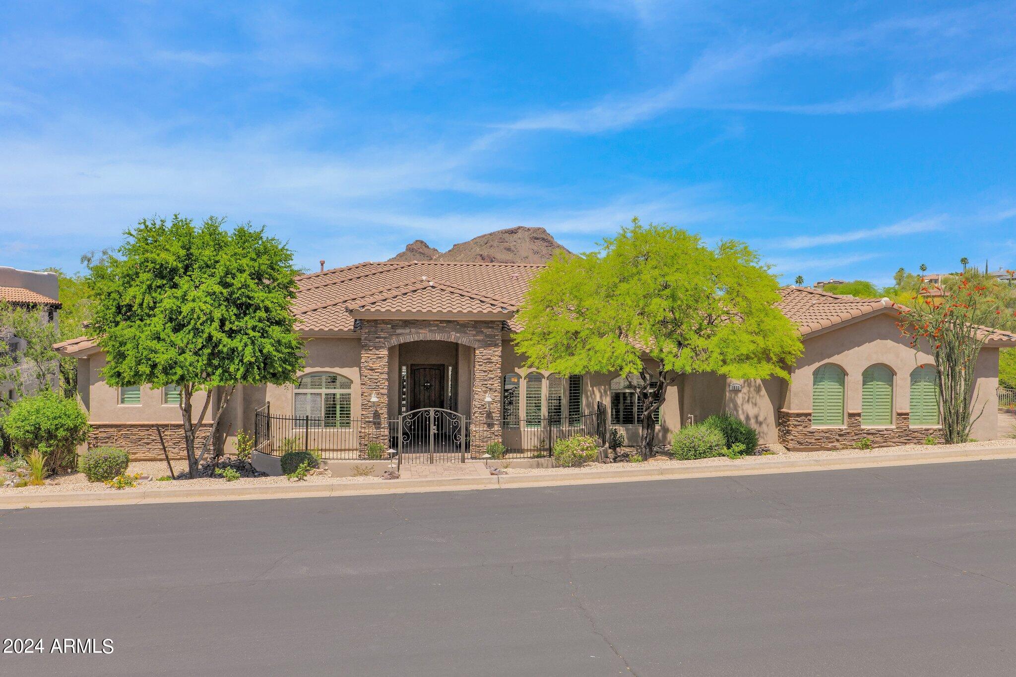 1532 E SHARON Drive