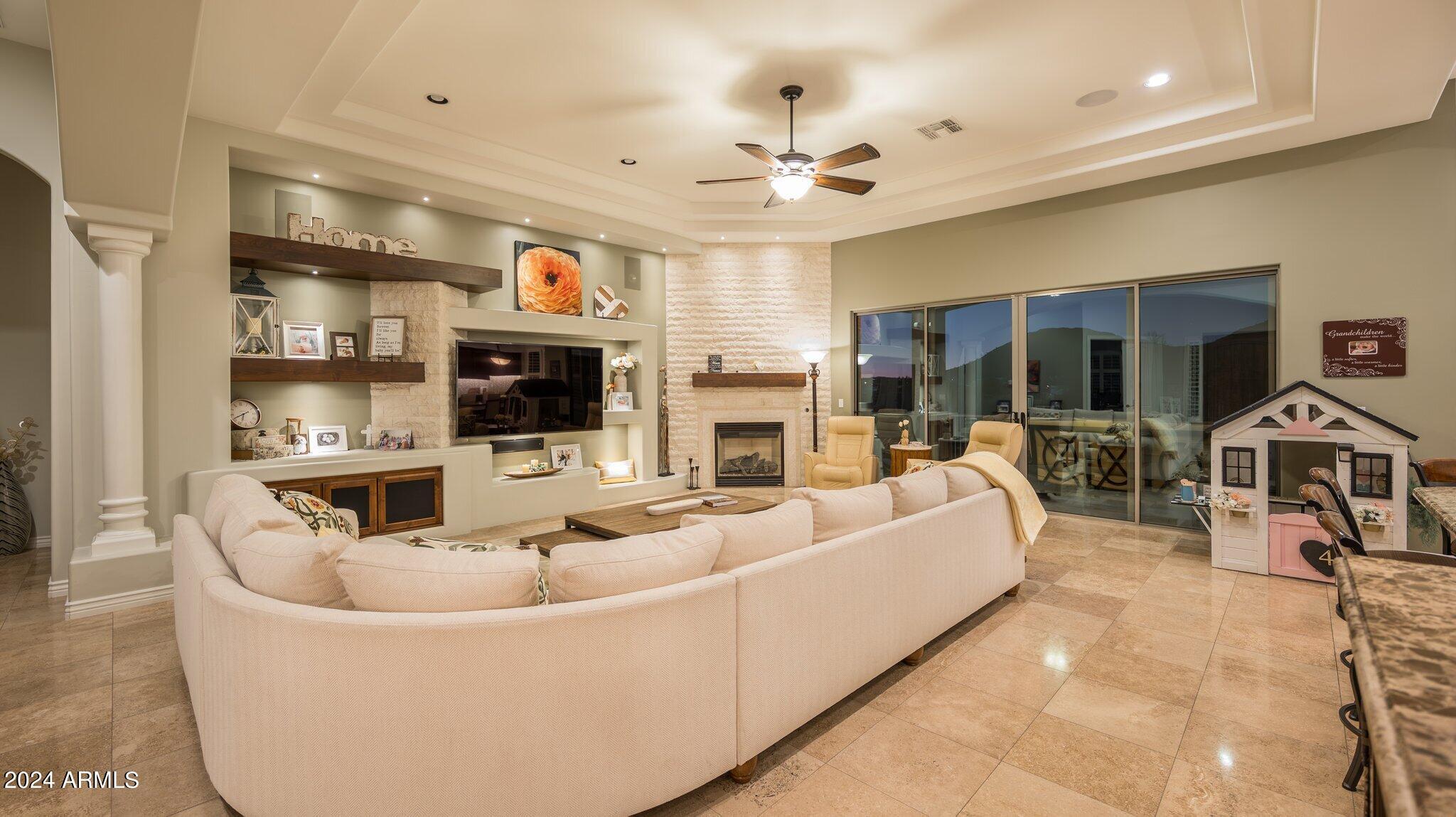 1532 E SHARON Drive