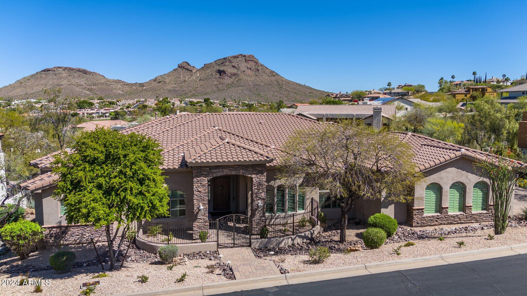 1532 E SHARON Drive