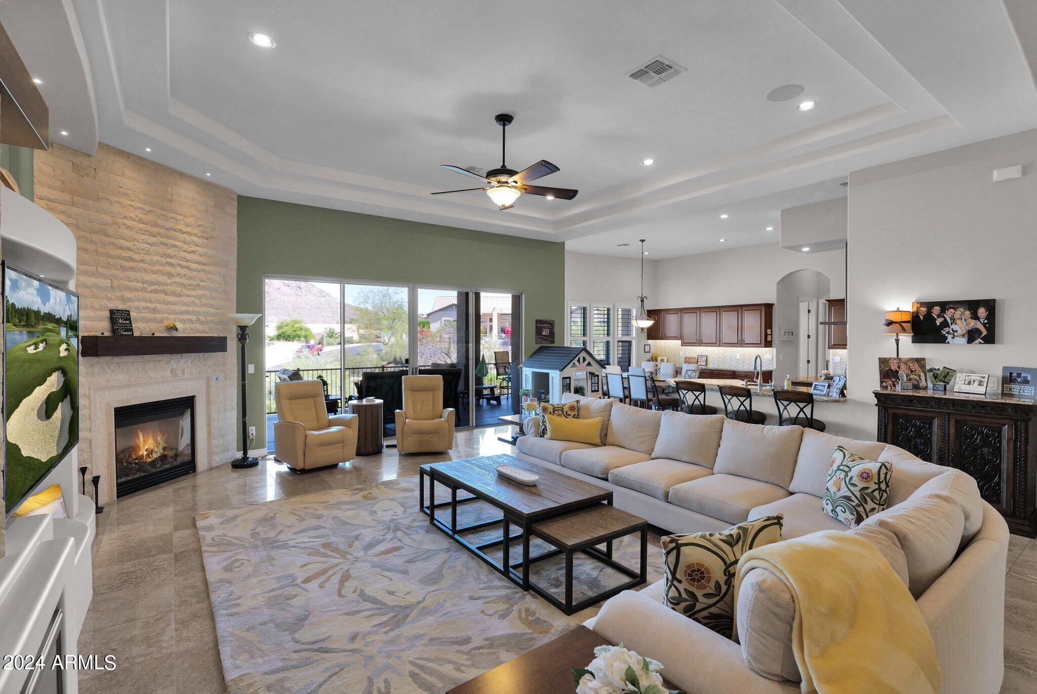 1532 E SHARON Drive