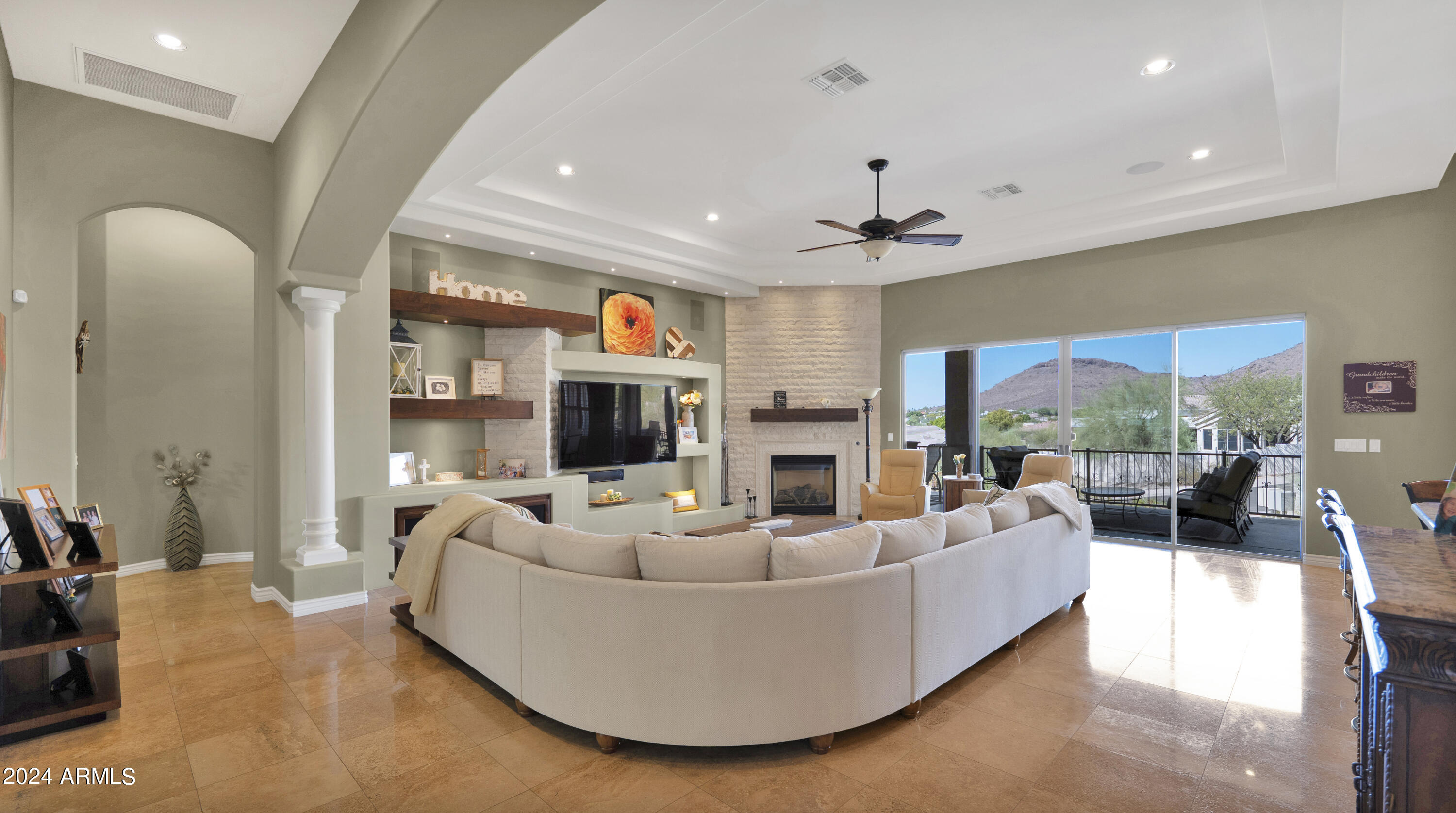 1532 E SHARON Drive