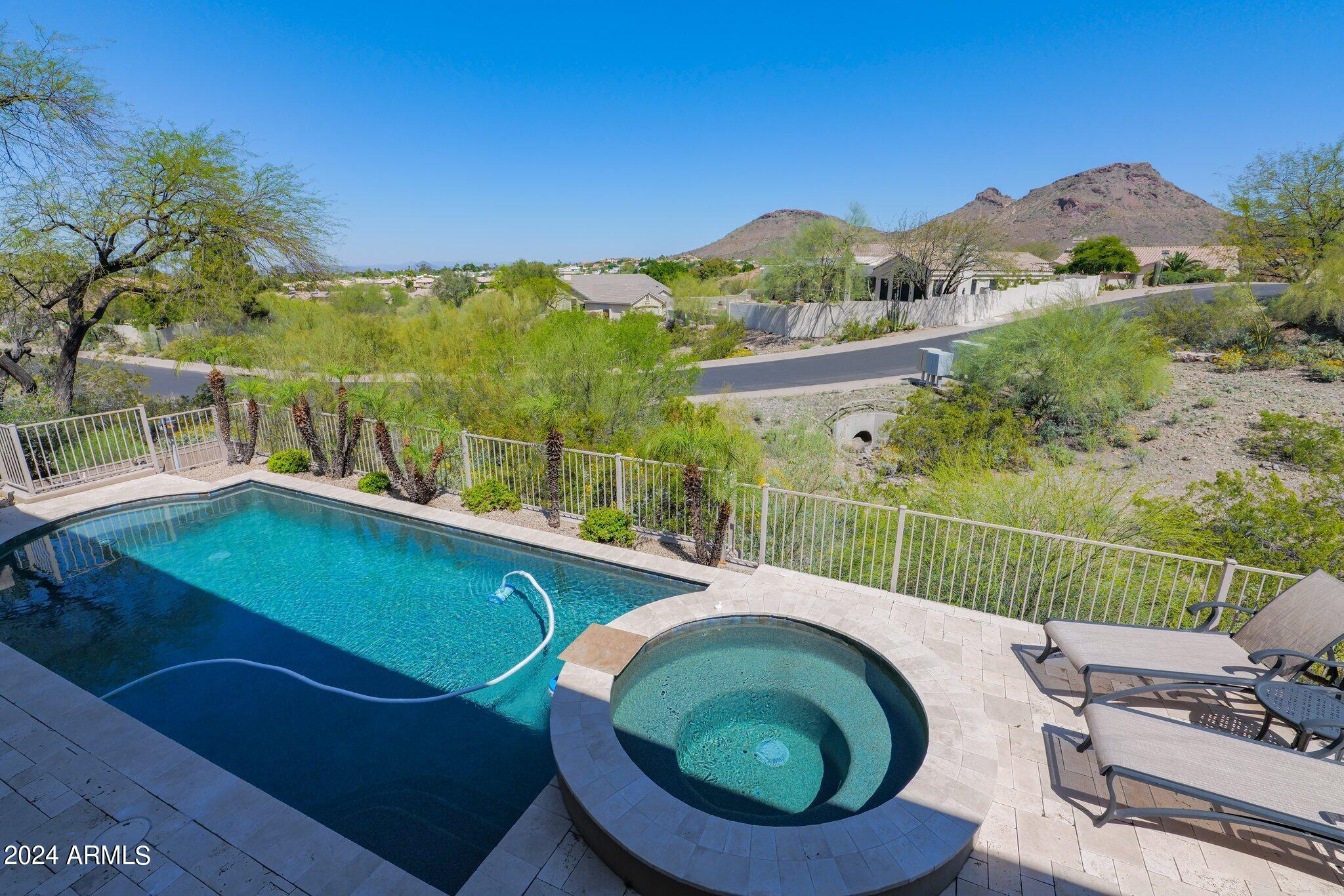 1532 E SHARON Drive