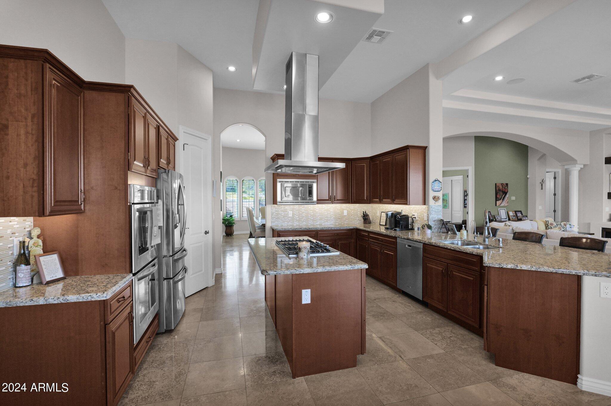 1532 E SHARON Drive