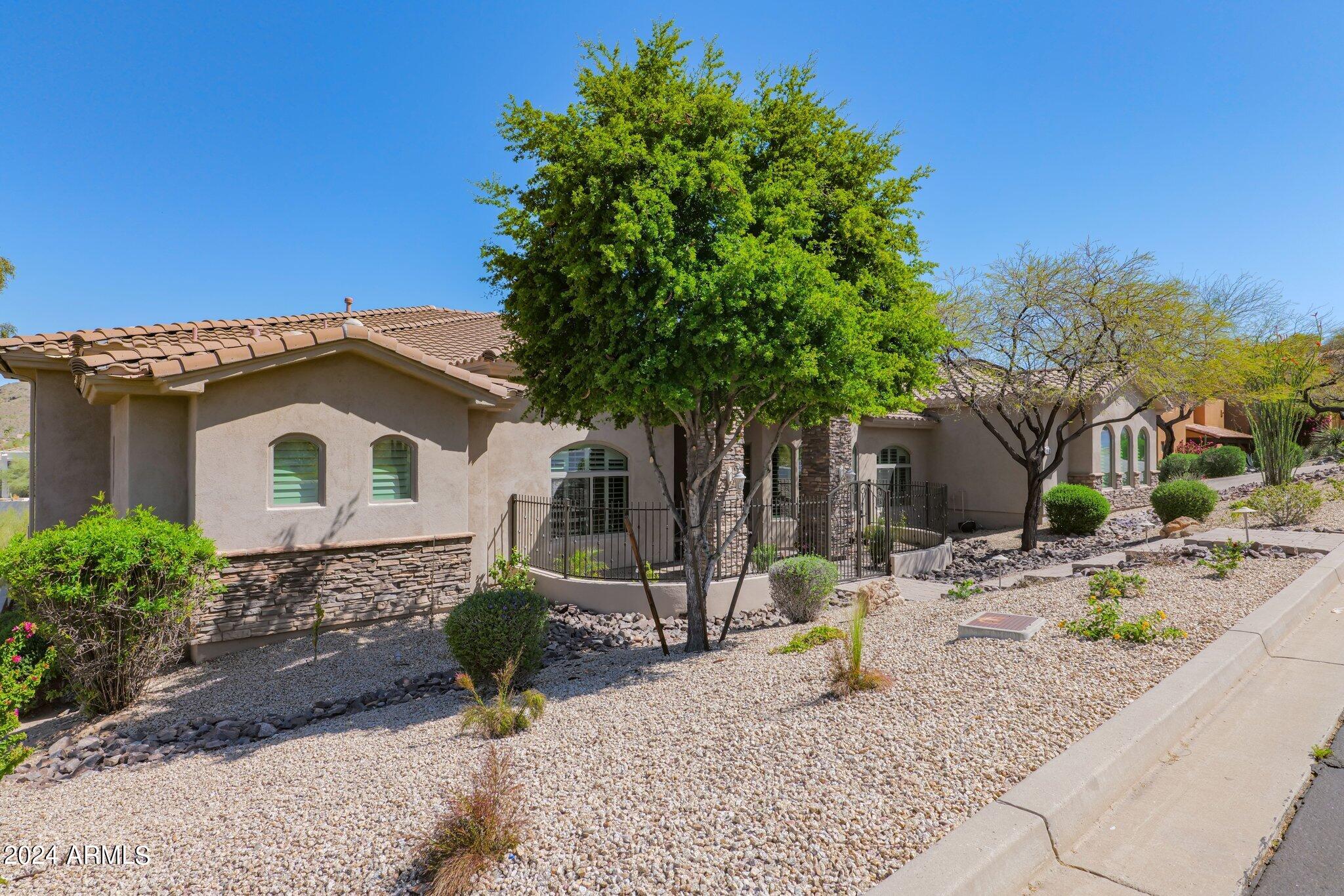 1532 E SHARON Drive
