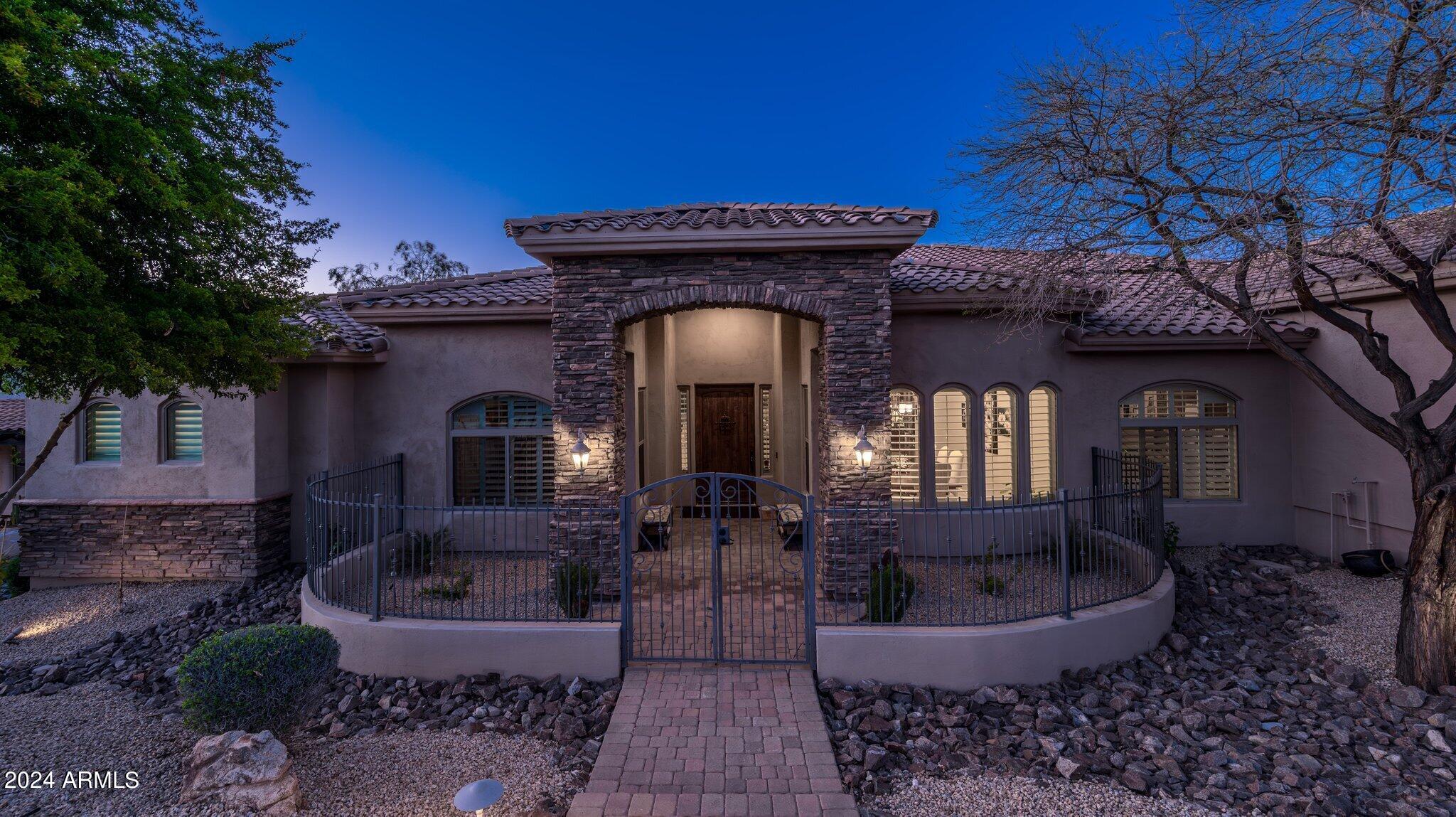 1532 E SHARON Drive