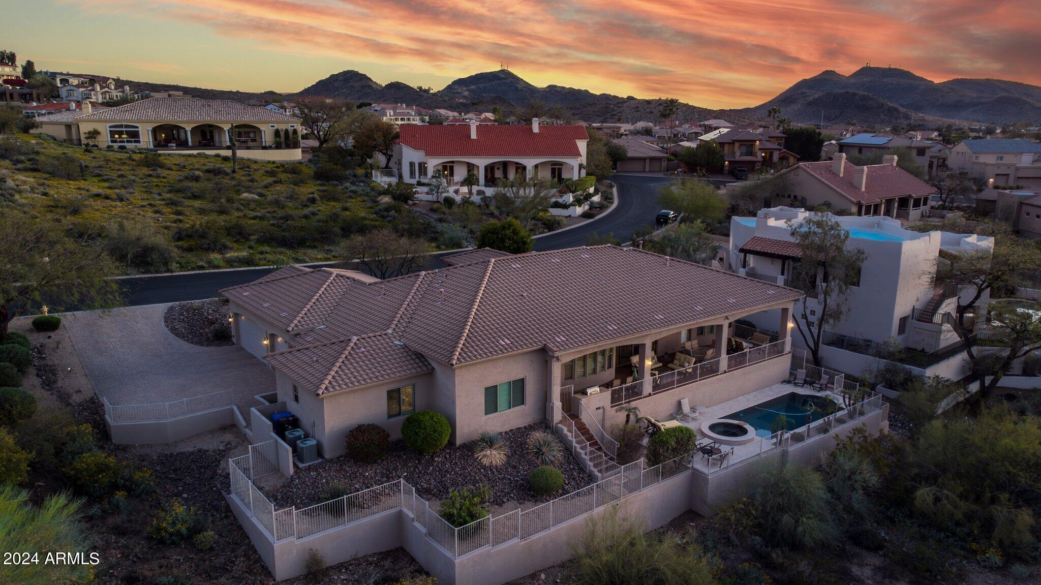 1532 E SHARON Drive
