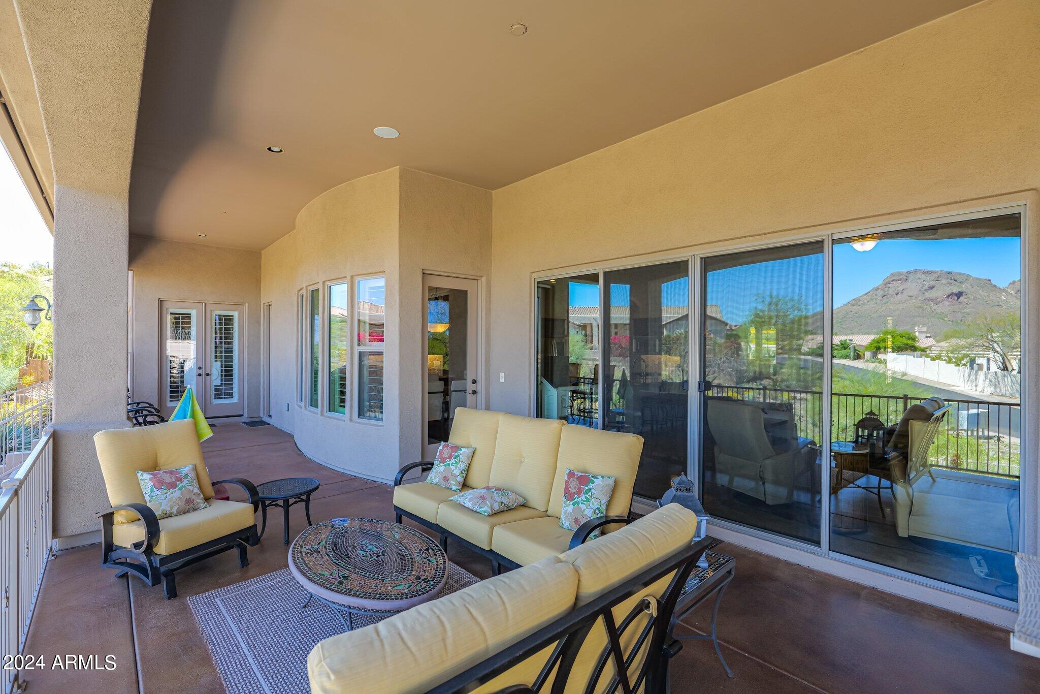1532 E SHARON Drive
