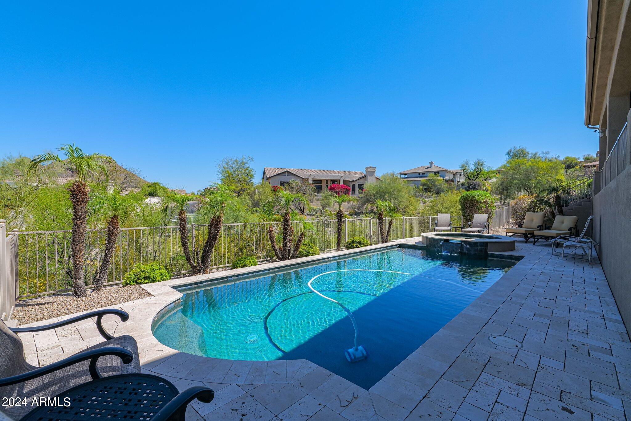 1532 E SHARON Drive