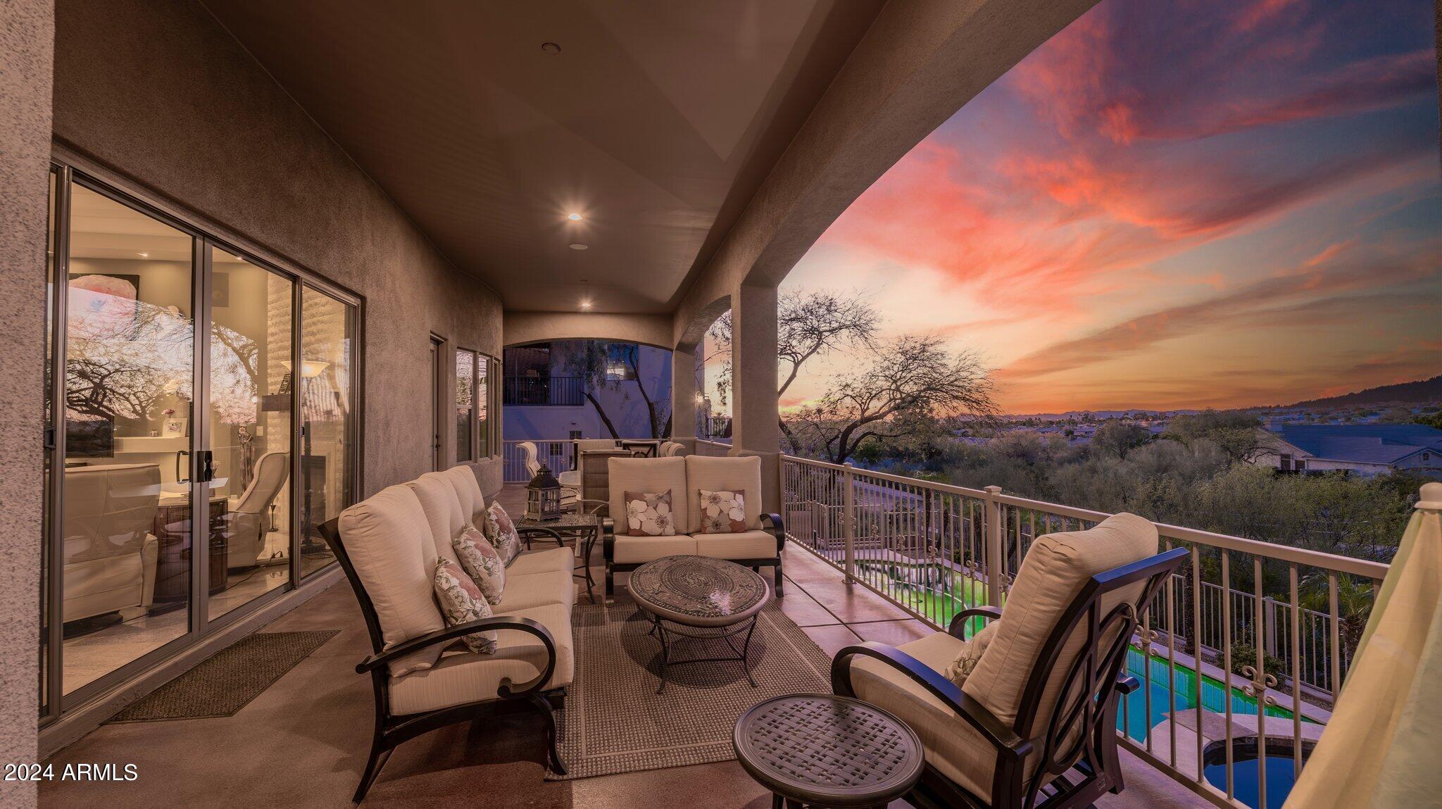 1532 E SHARON Drive