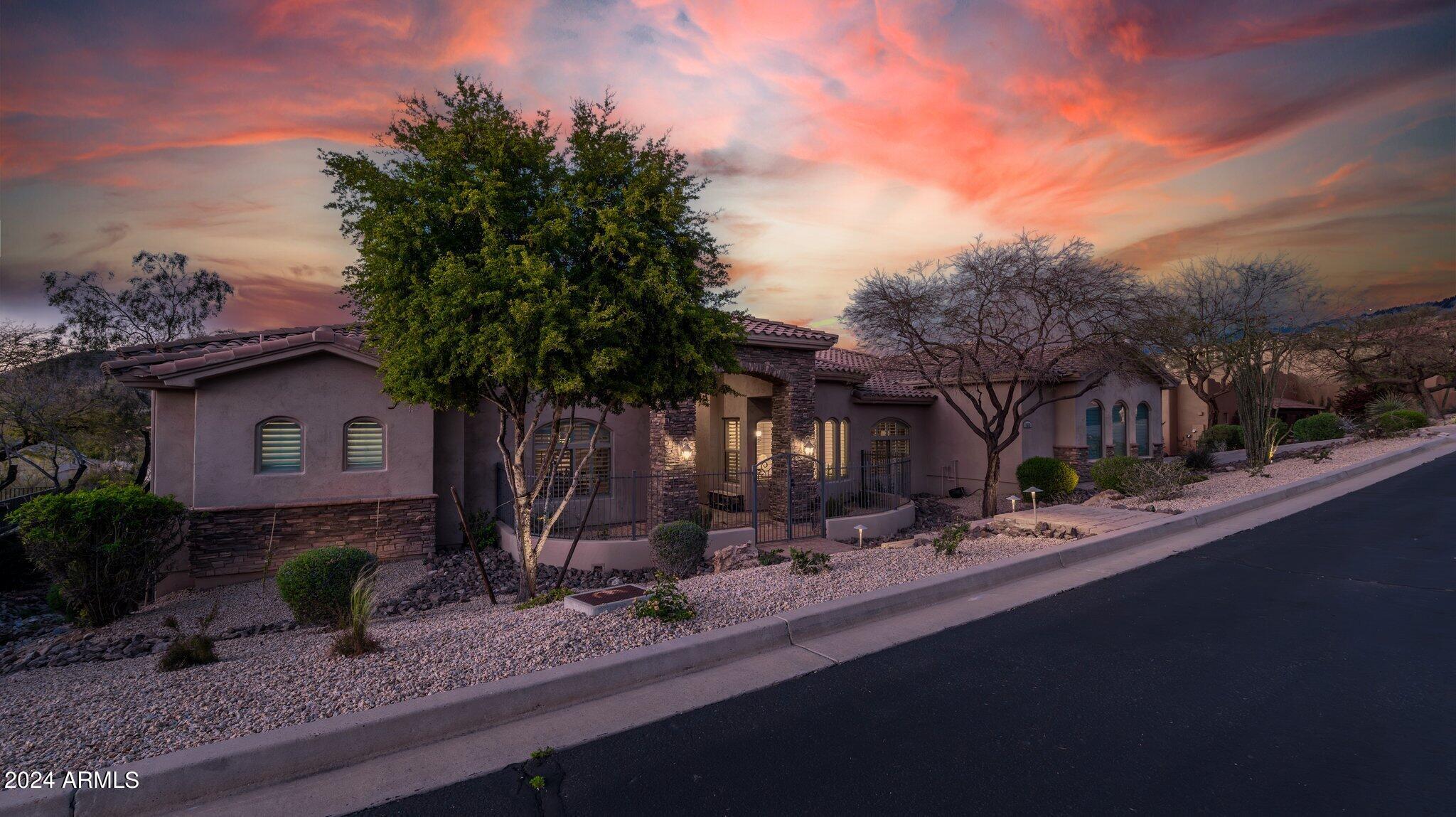 1532 E SHARON Drive
