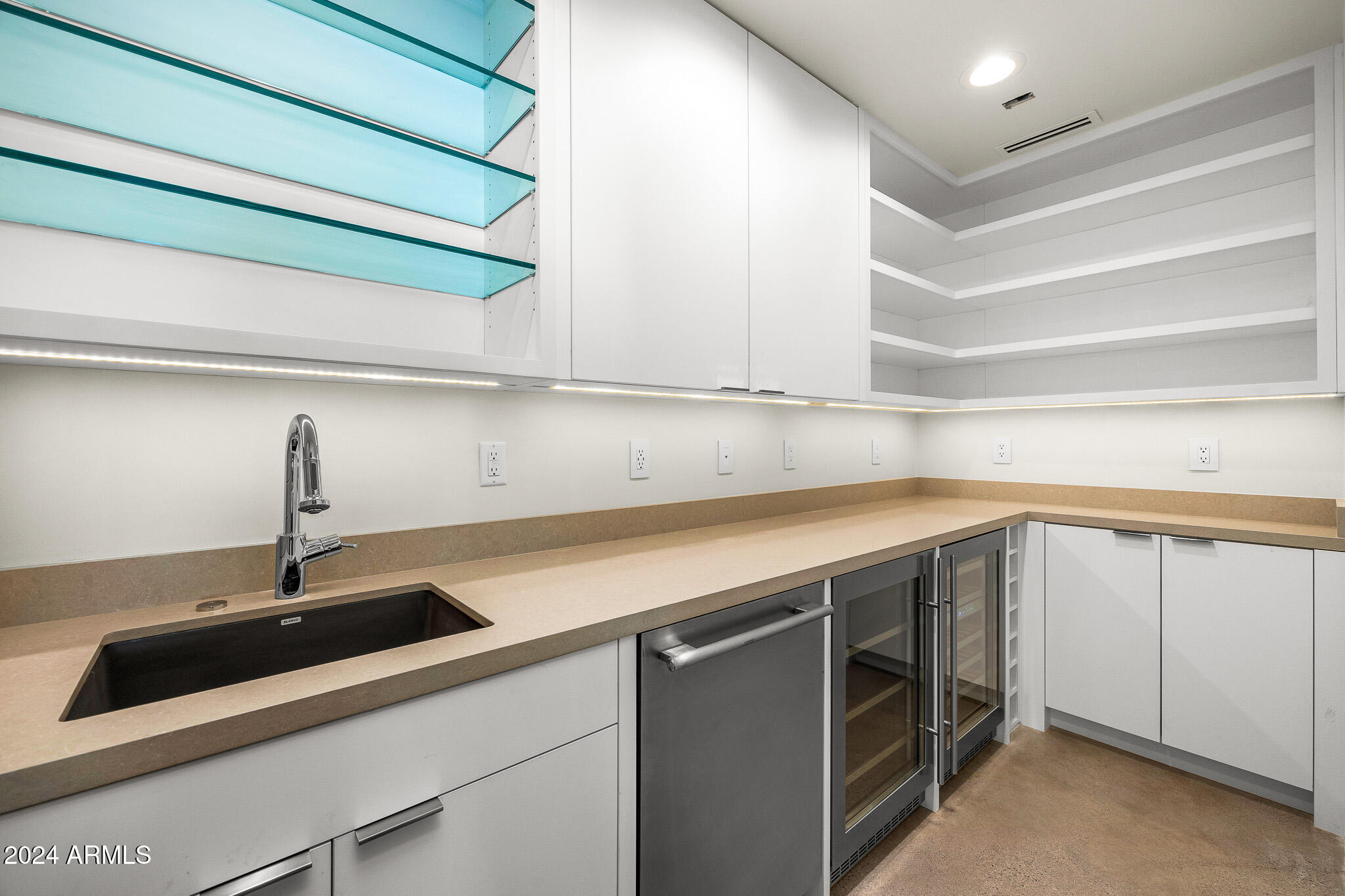 7501 E PALO VERDE Drive 8