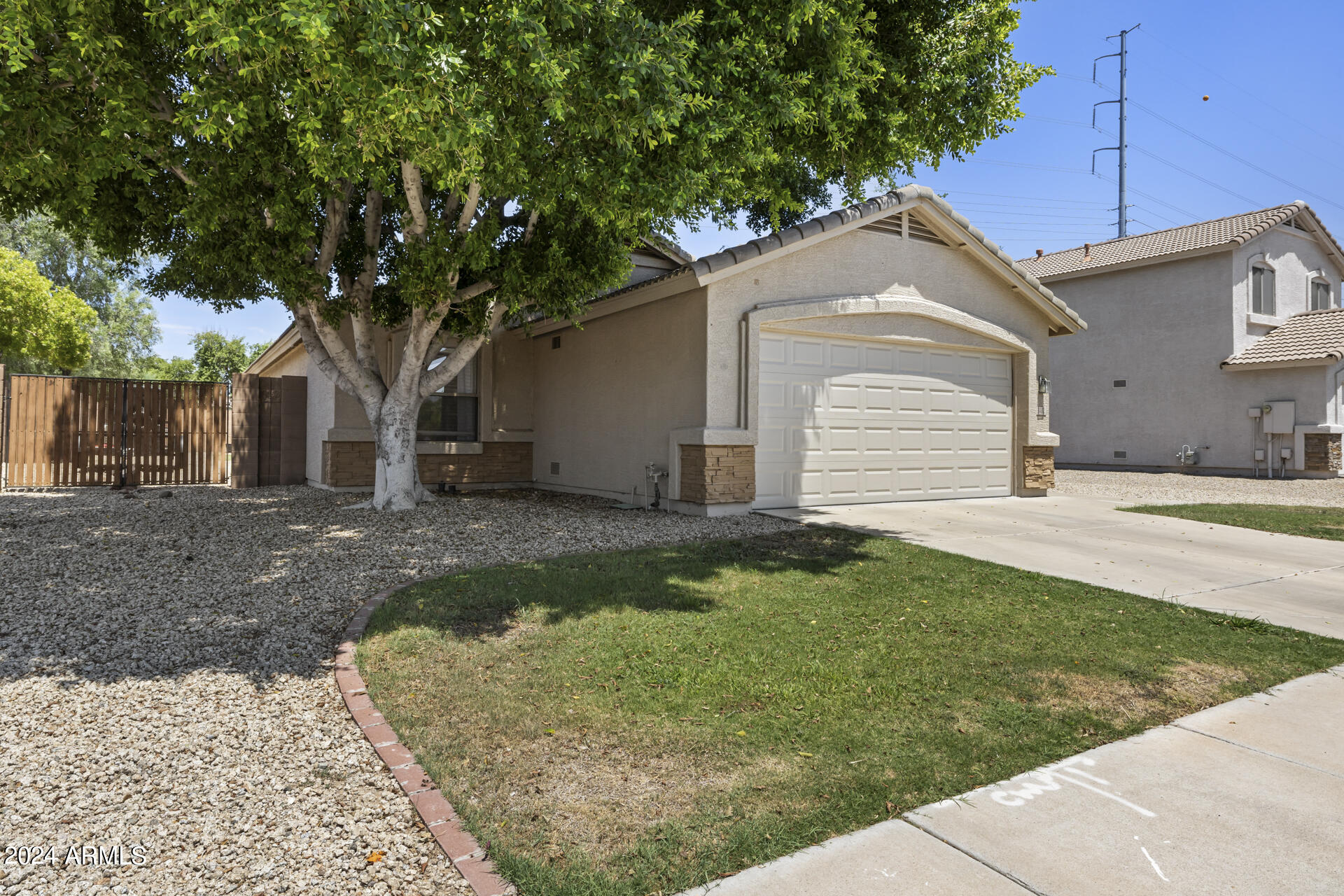 3402 E MENADOTA Drive