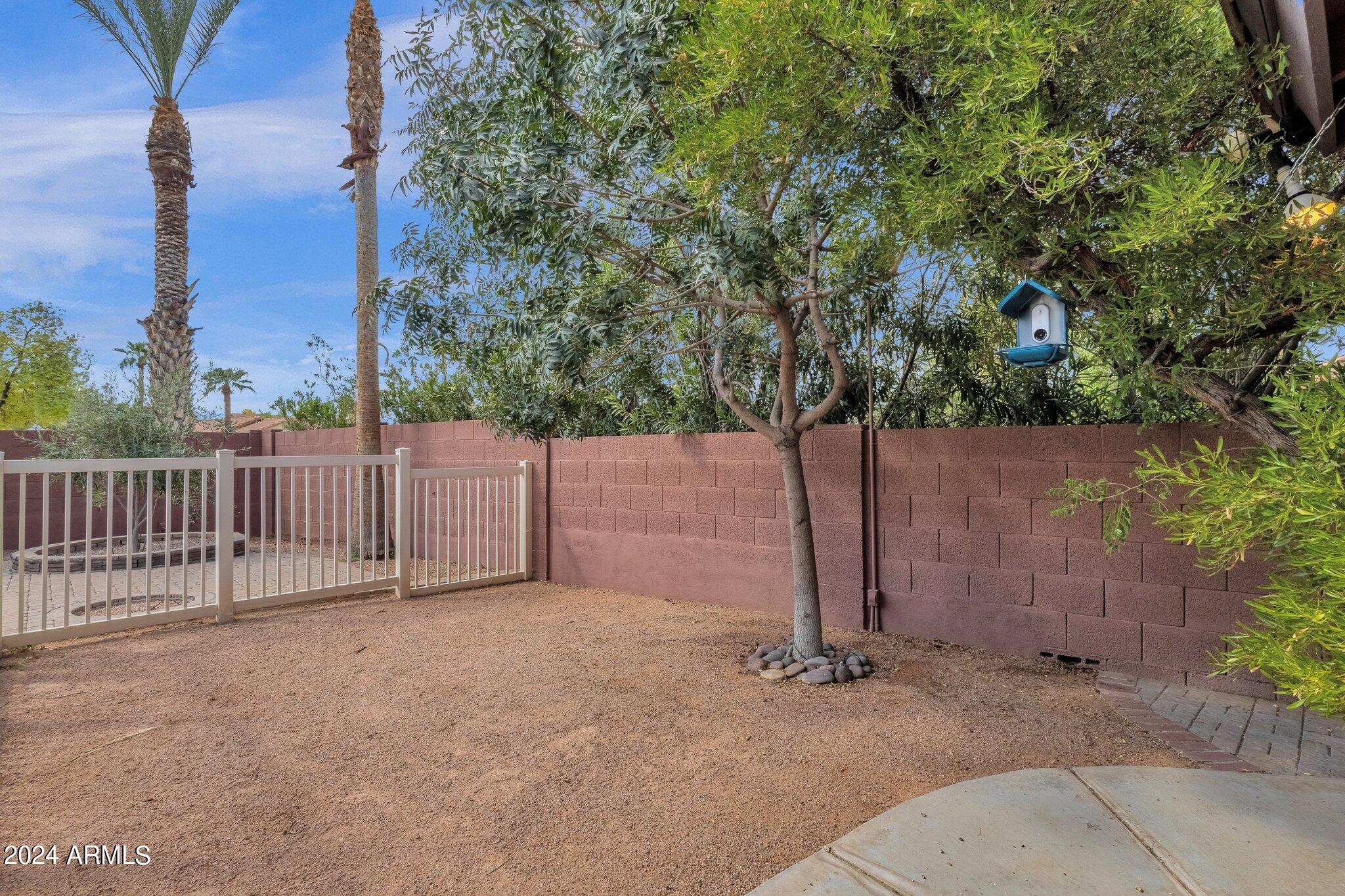 1921 E GREENTREE Drive