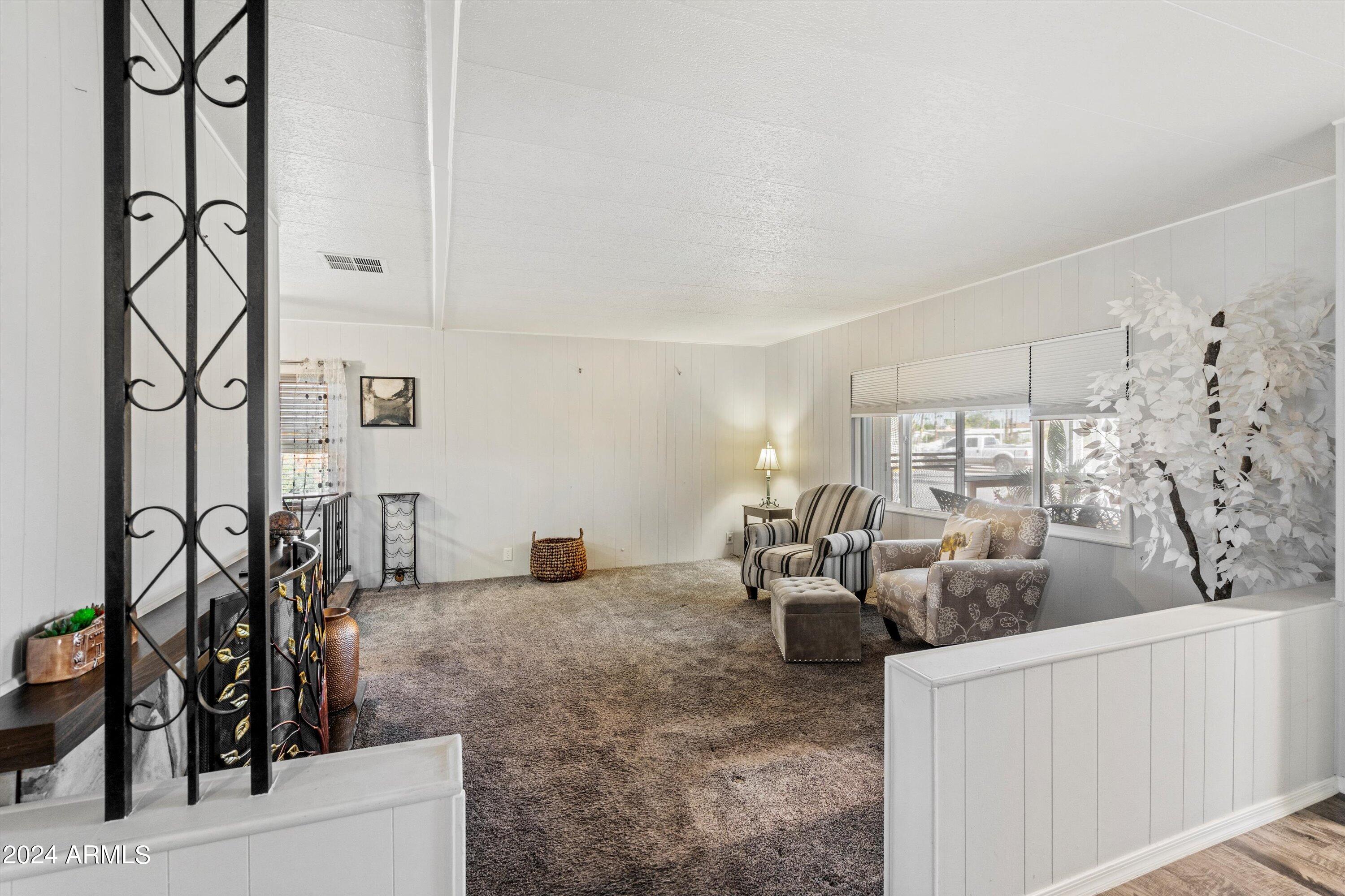 4065 E University Drive, 256