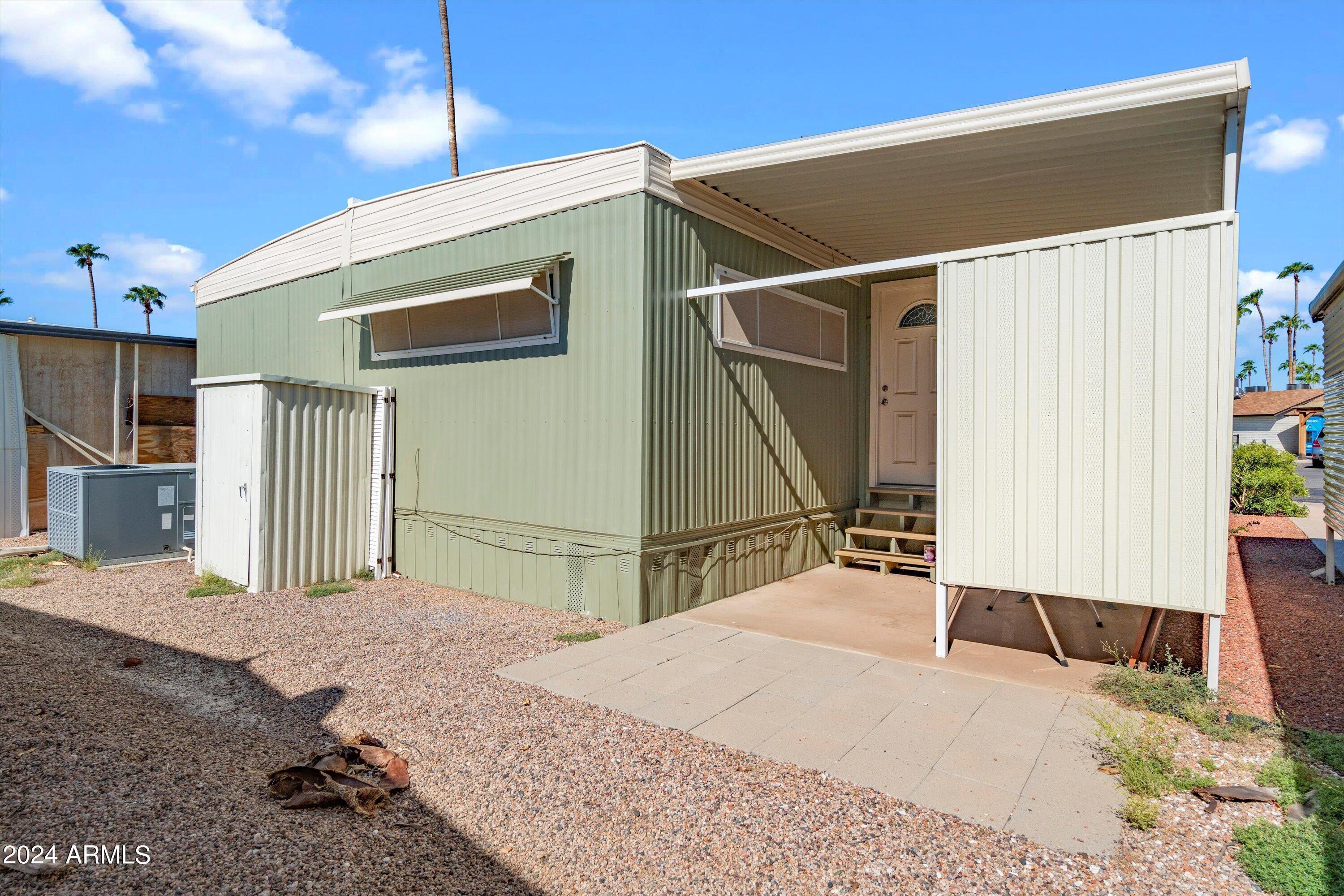 4065 E University Drive, 256