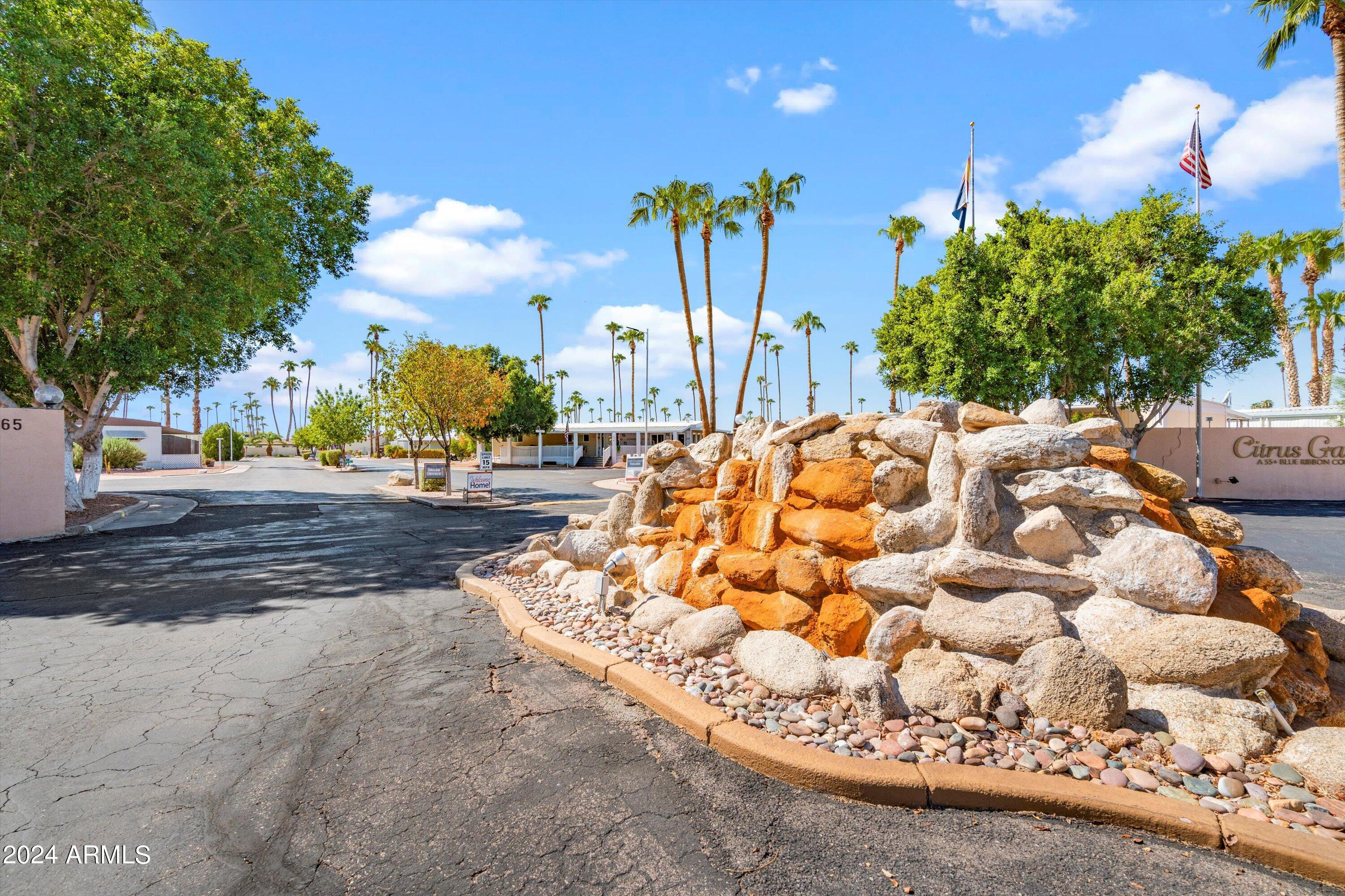 4065 E University Drive, 256