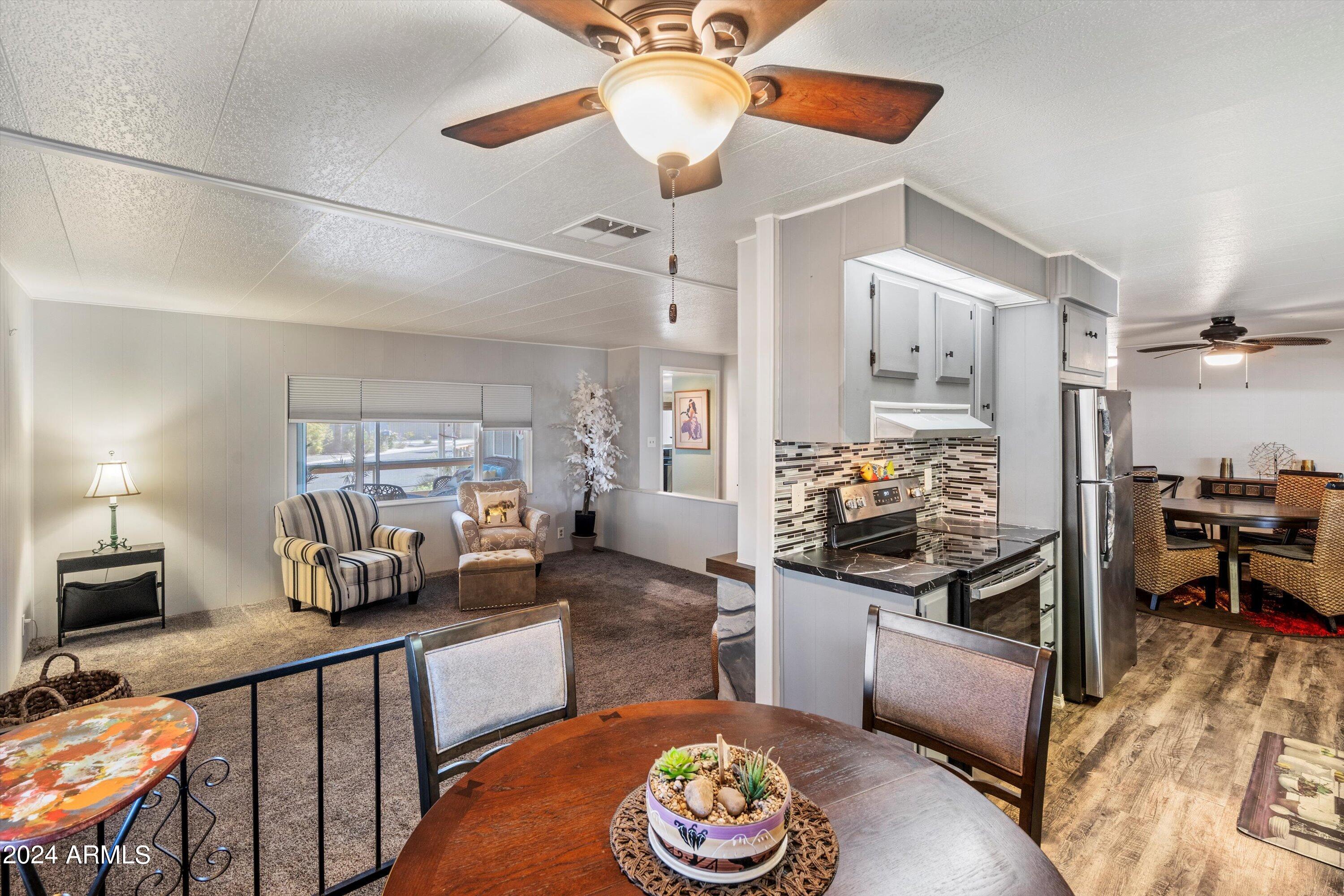 4065 E University Drive, 256