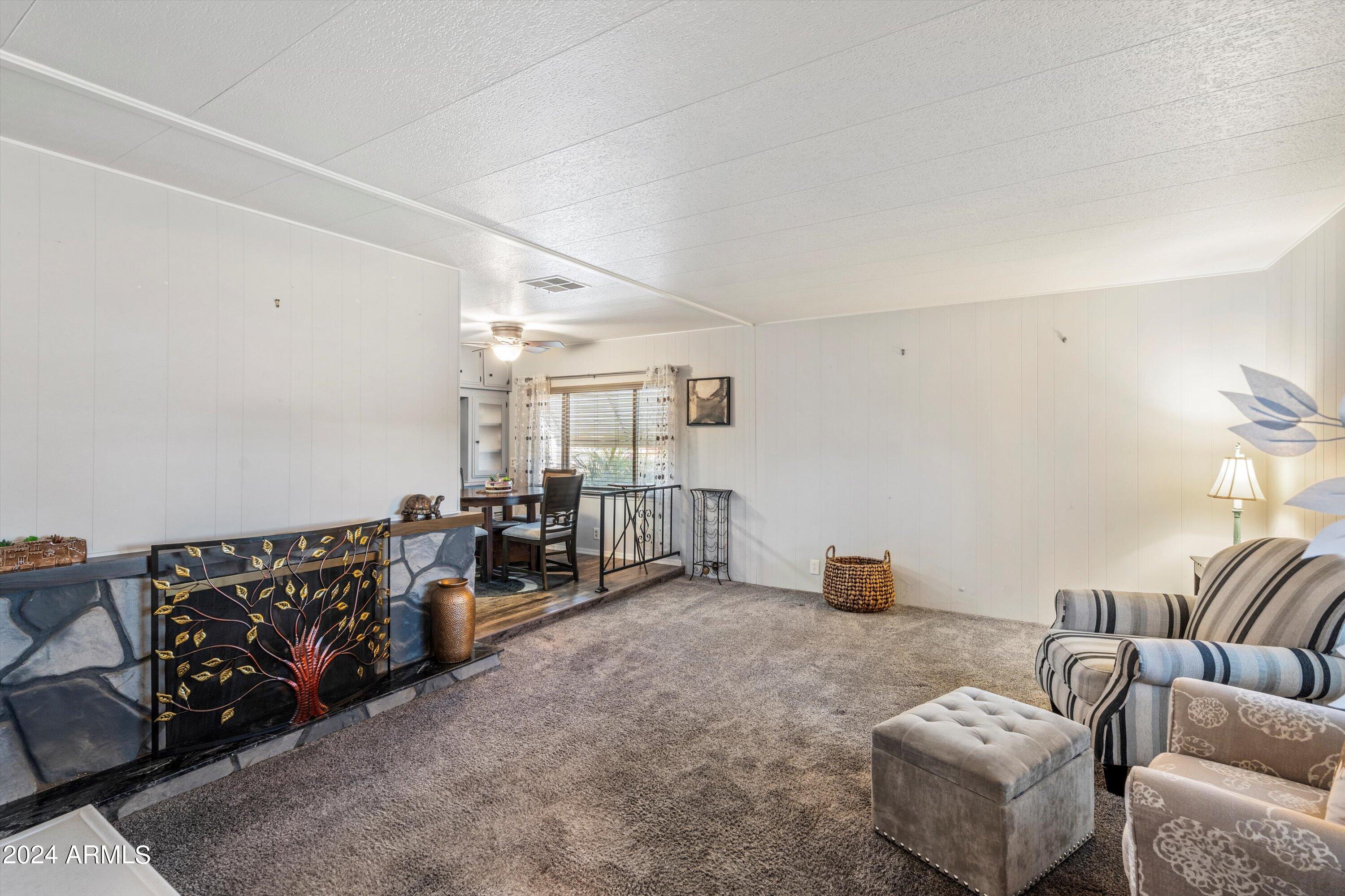 4065 E University Drive, 256