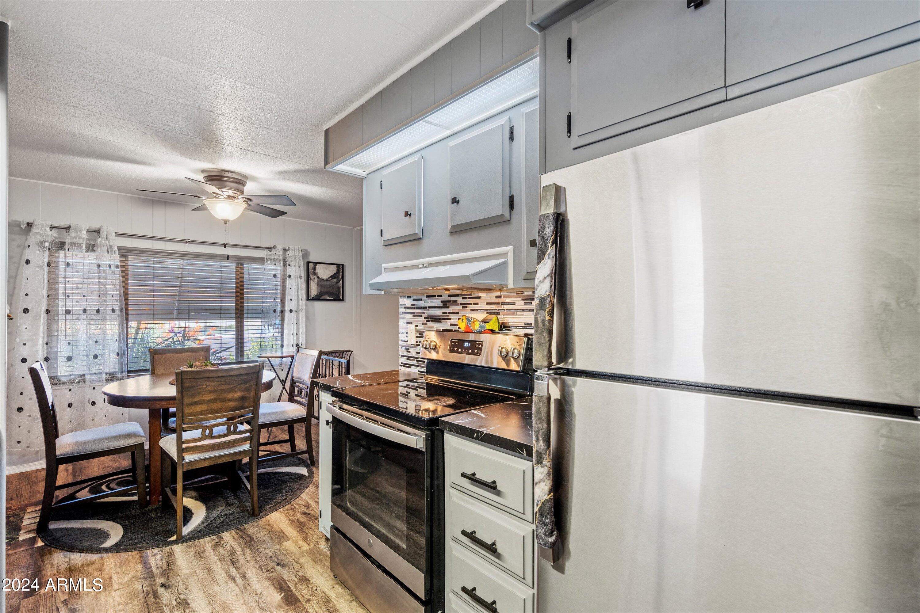 4065 E University Drive, 256