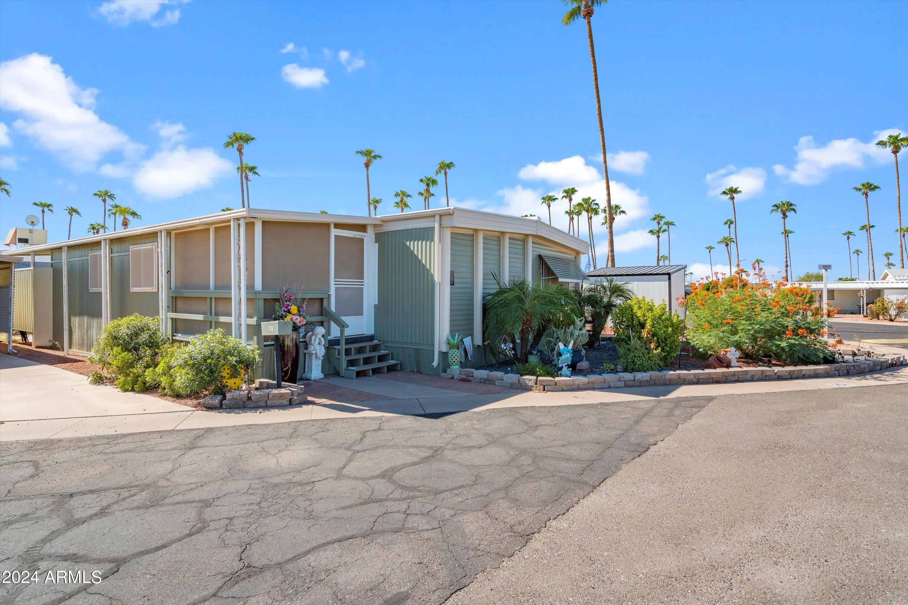 4065 E University Drive, 256