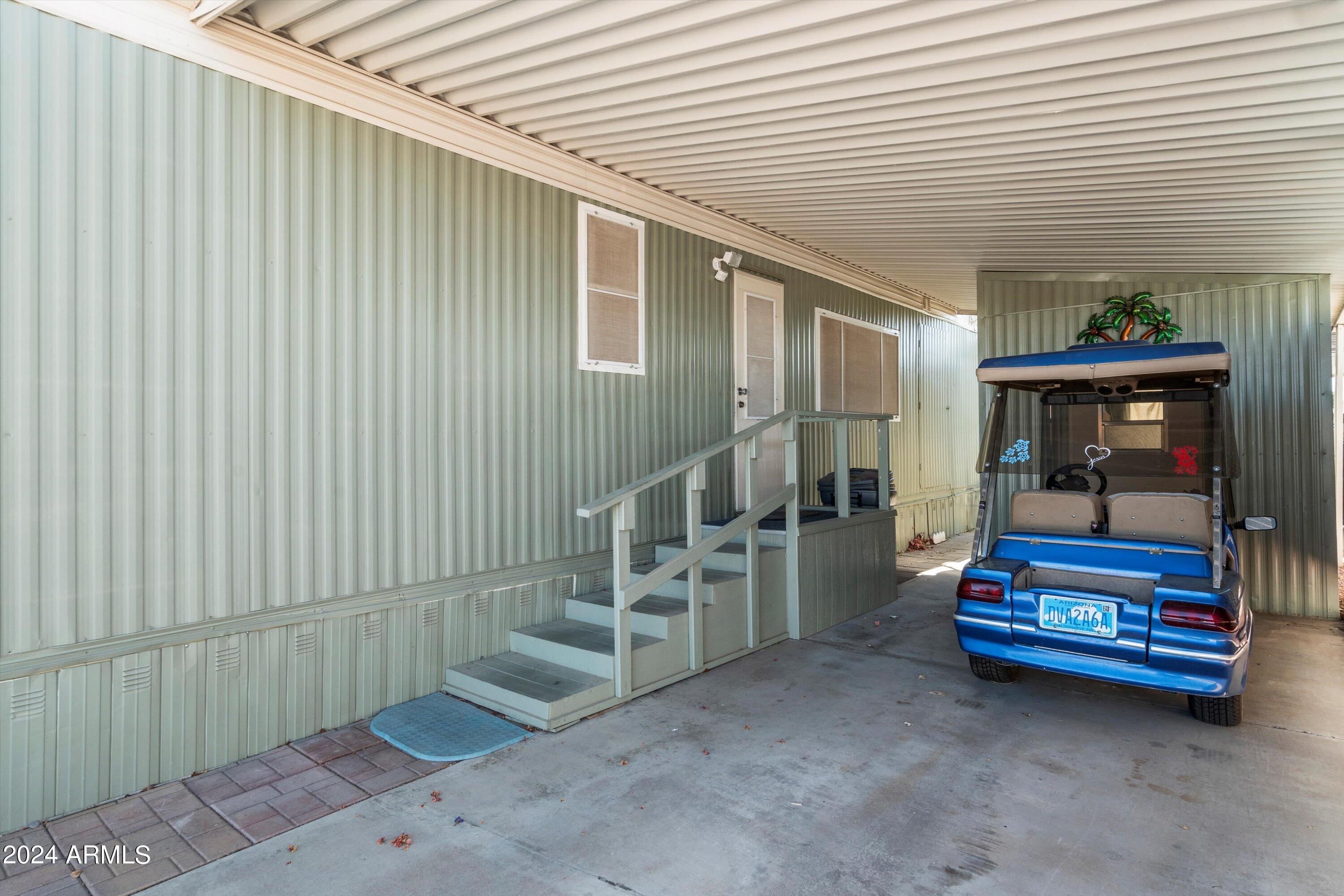4065 E University Drive, 256