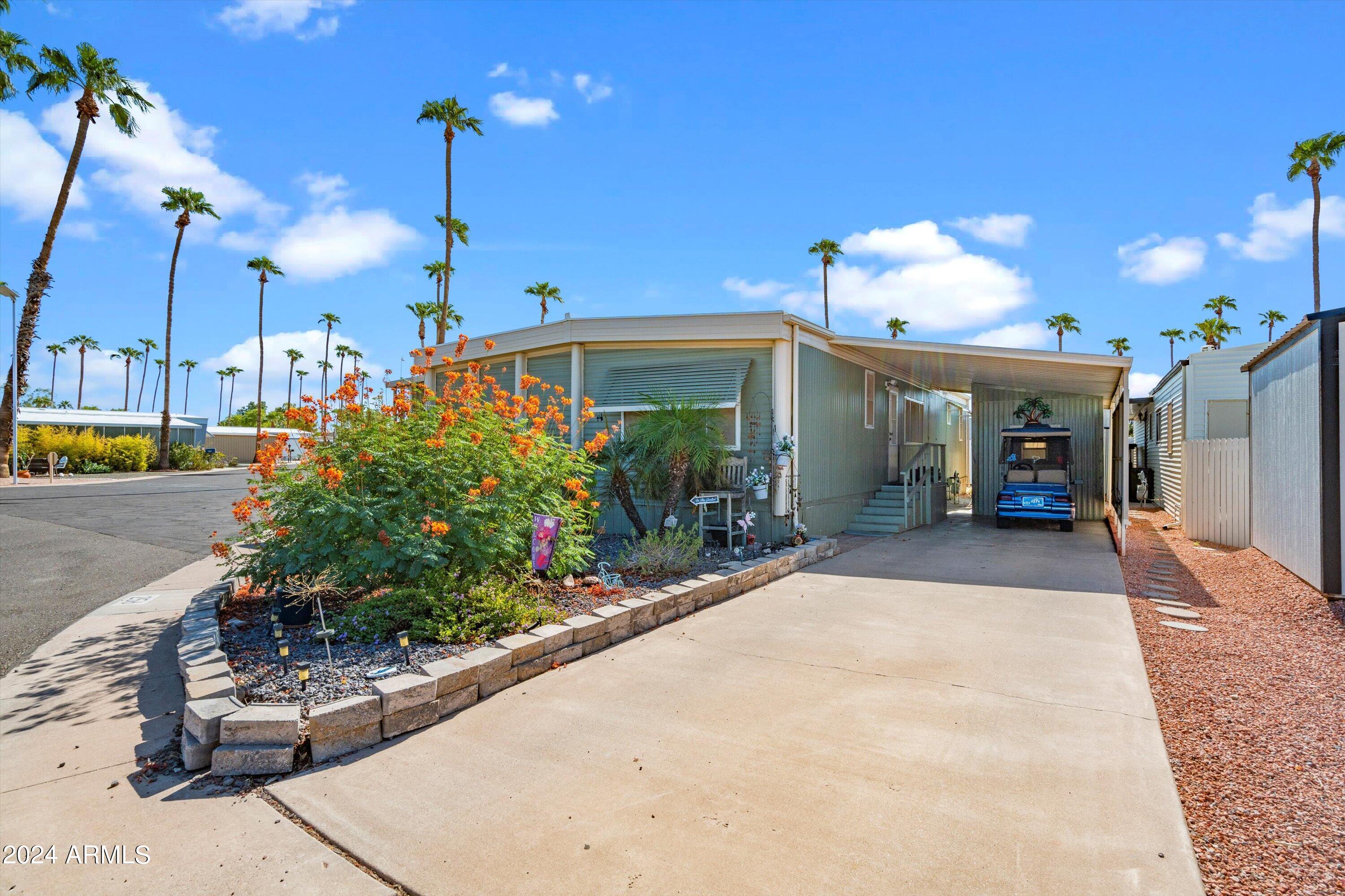 4065 E University Drive, 256