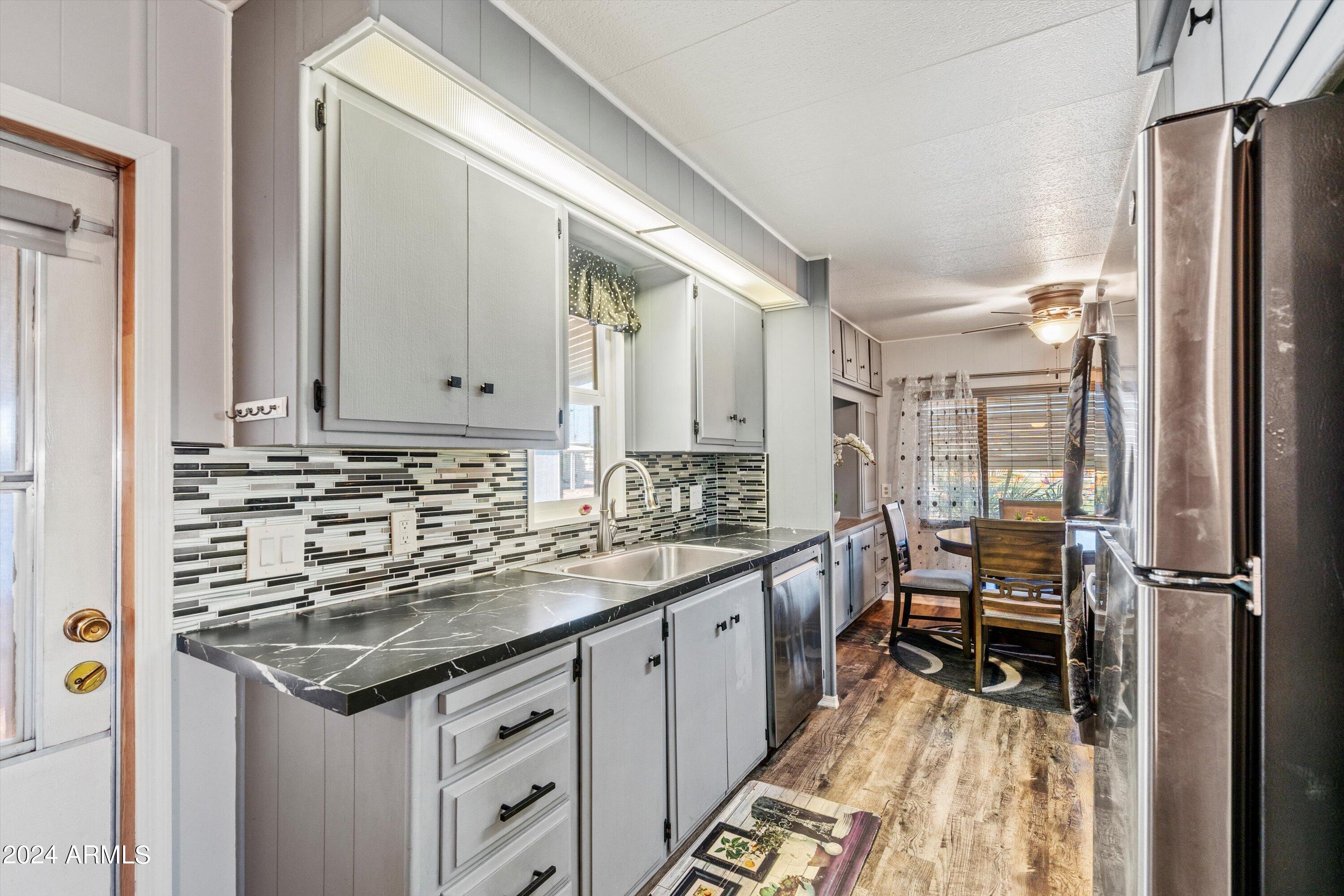 4065 E University Drive, 256