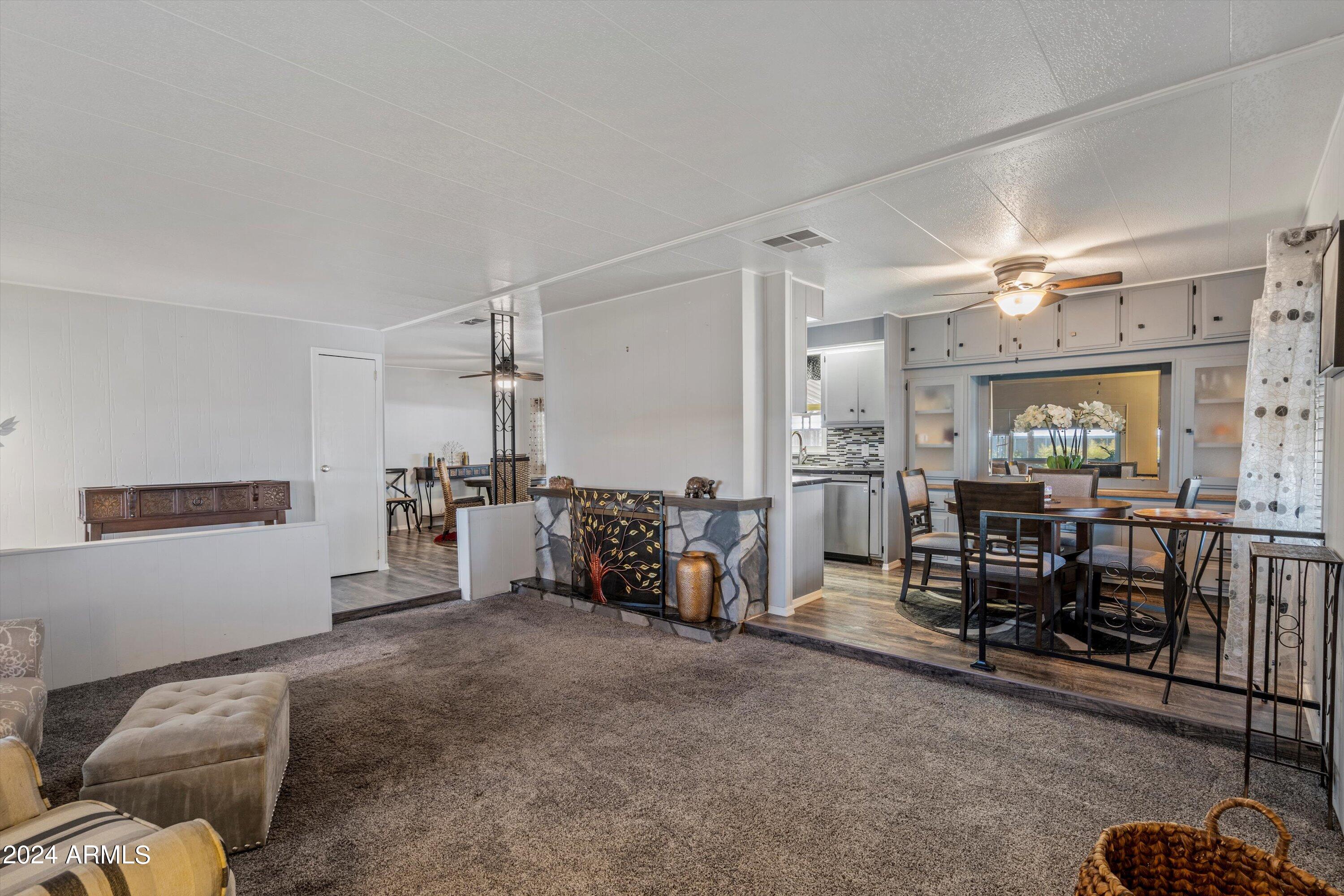 4065 E University Drive, 256