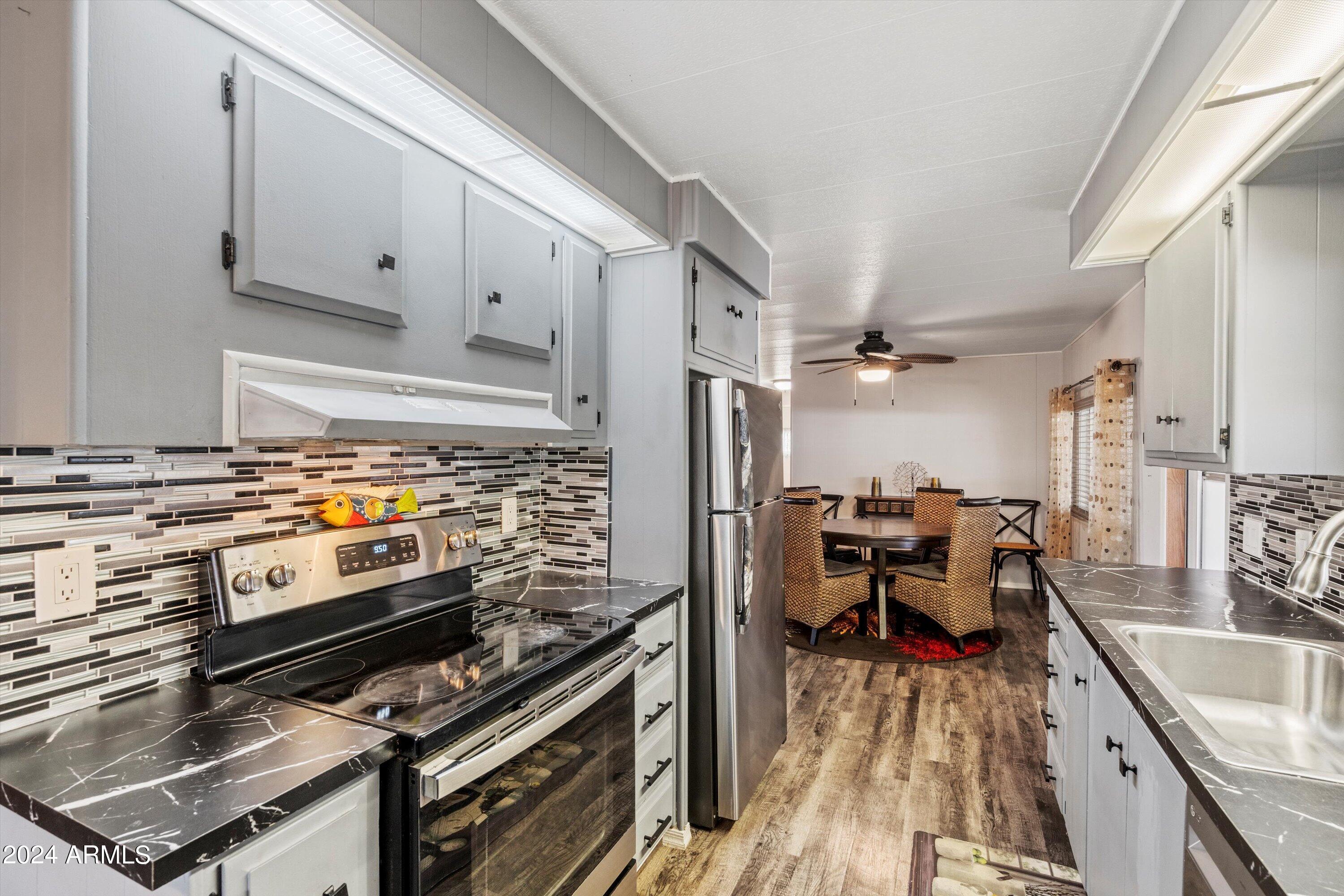 4065 E University Drive, 256