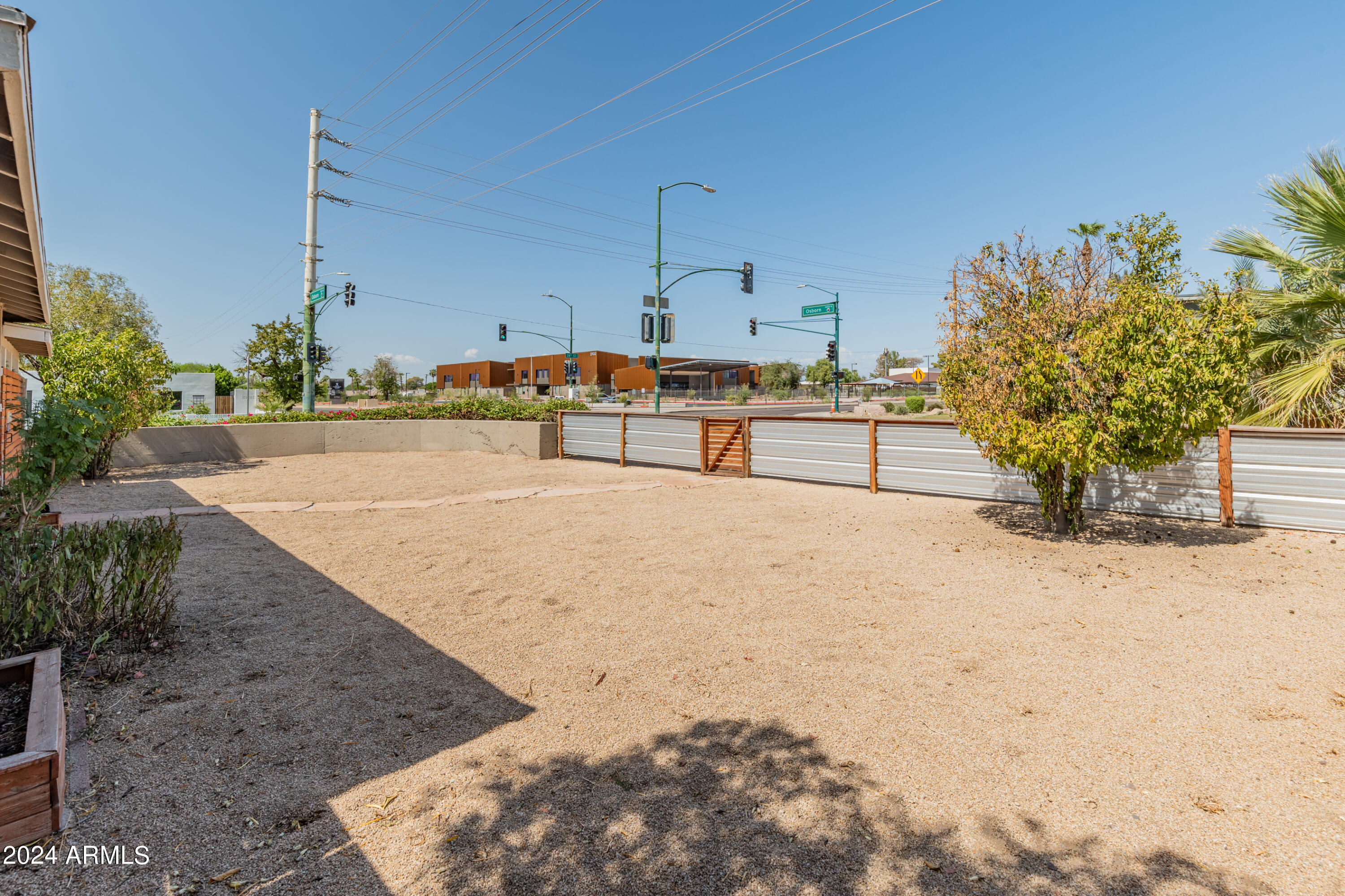 2801 E OSBORN Road