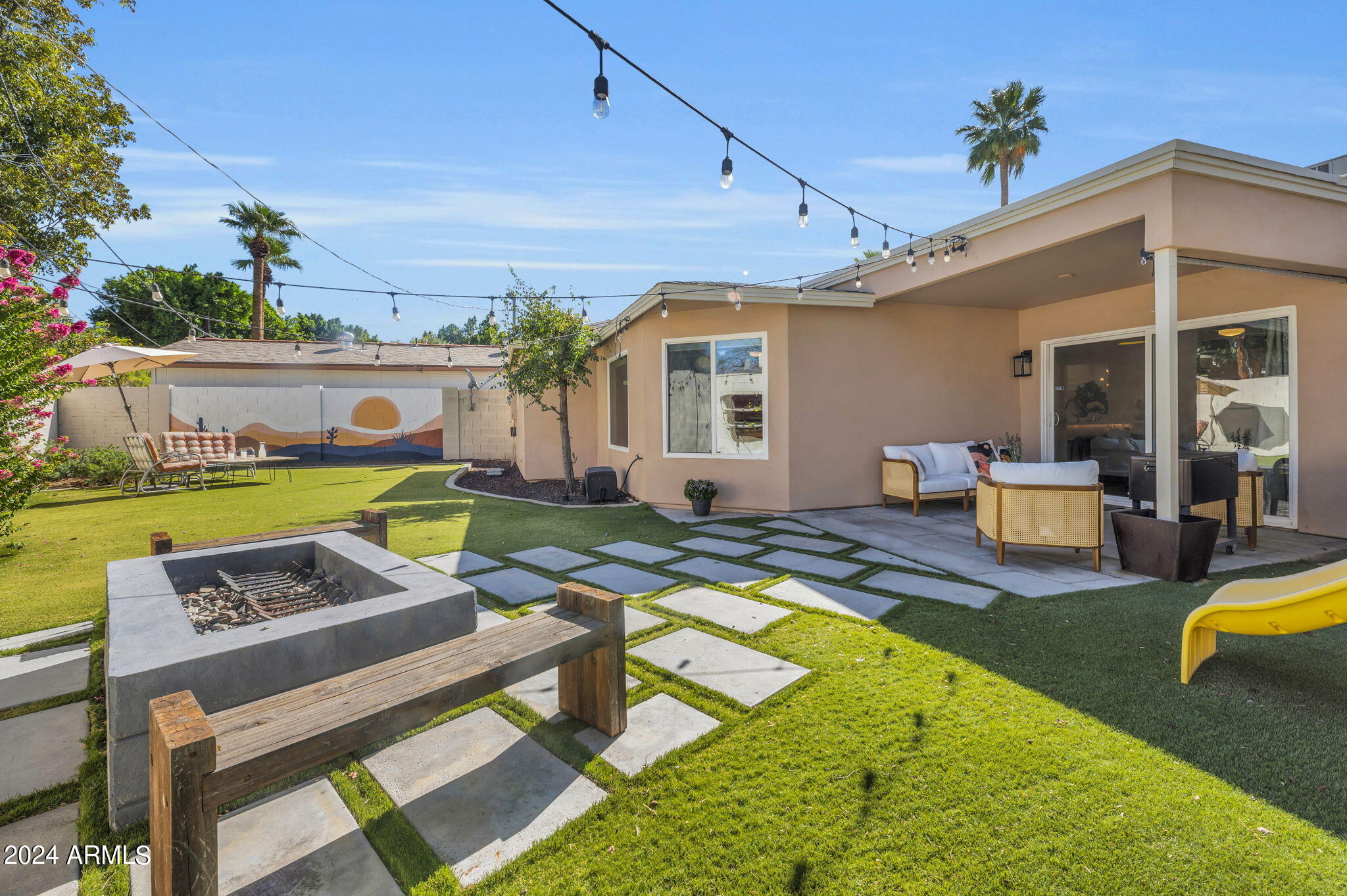 222 E ORANGE Drive