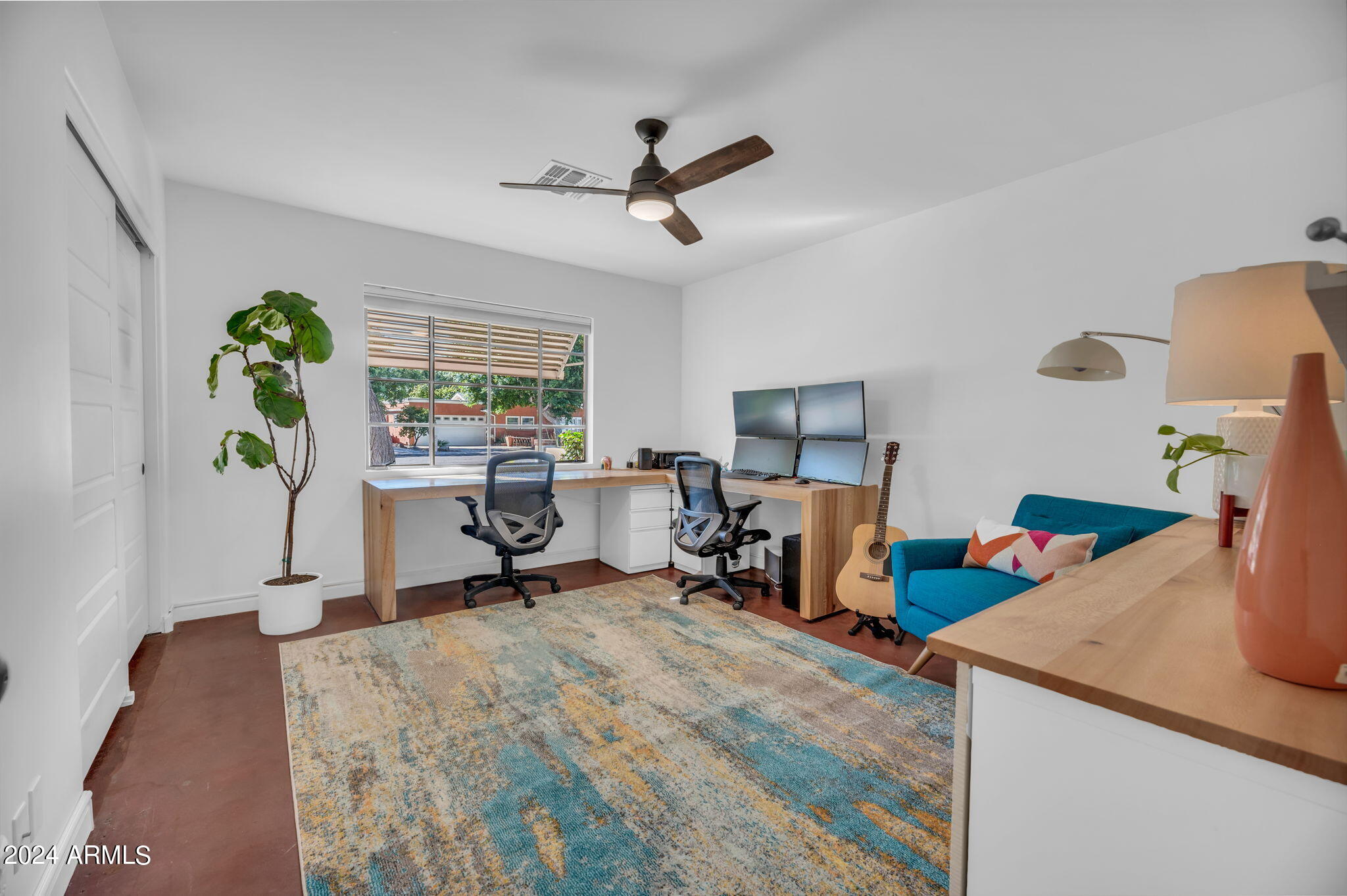 222 E ORANGE Drive