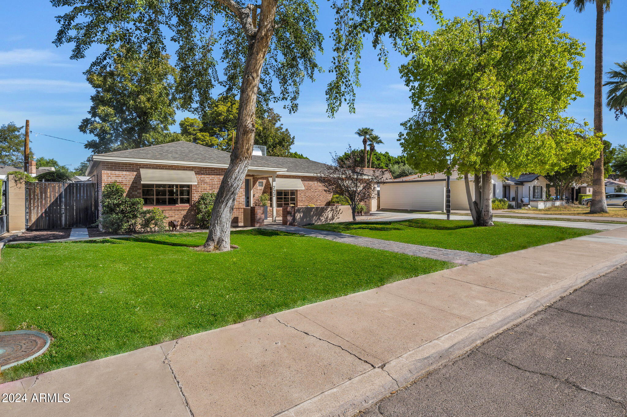 222 E ORANGE Drive