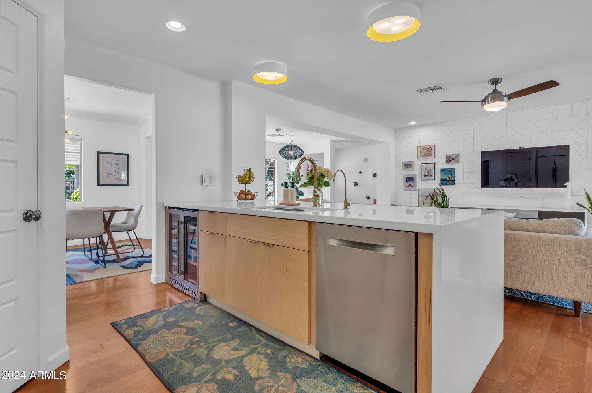 222 E ORANGE Drive