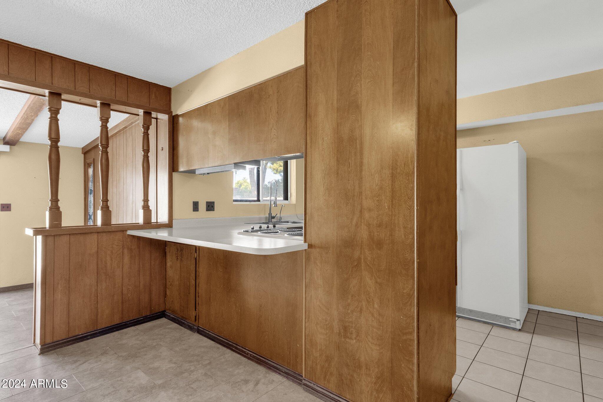 1124 E 6TH Place