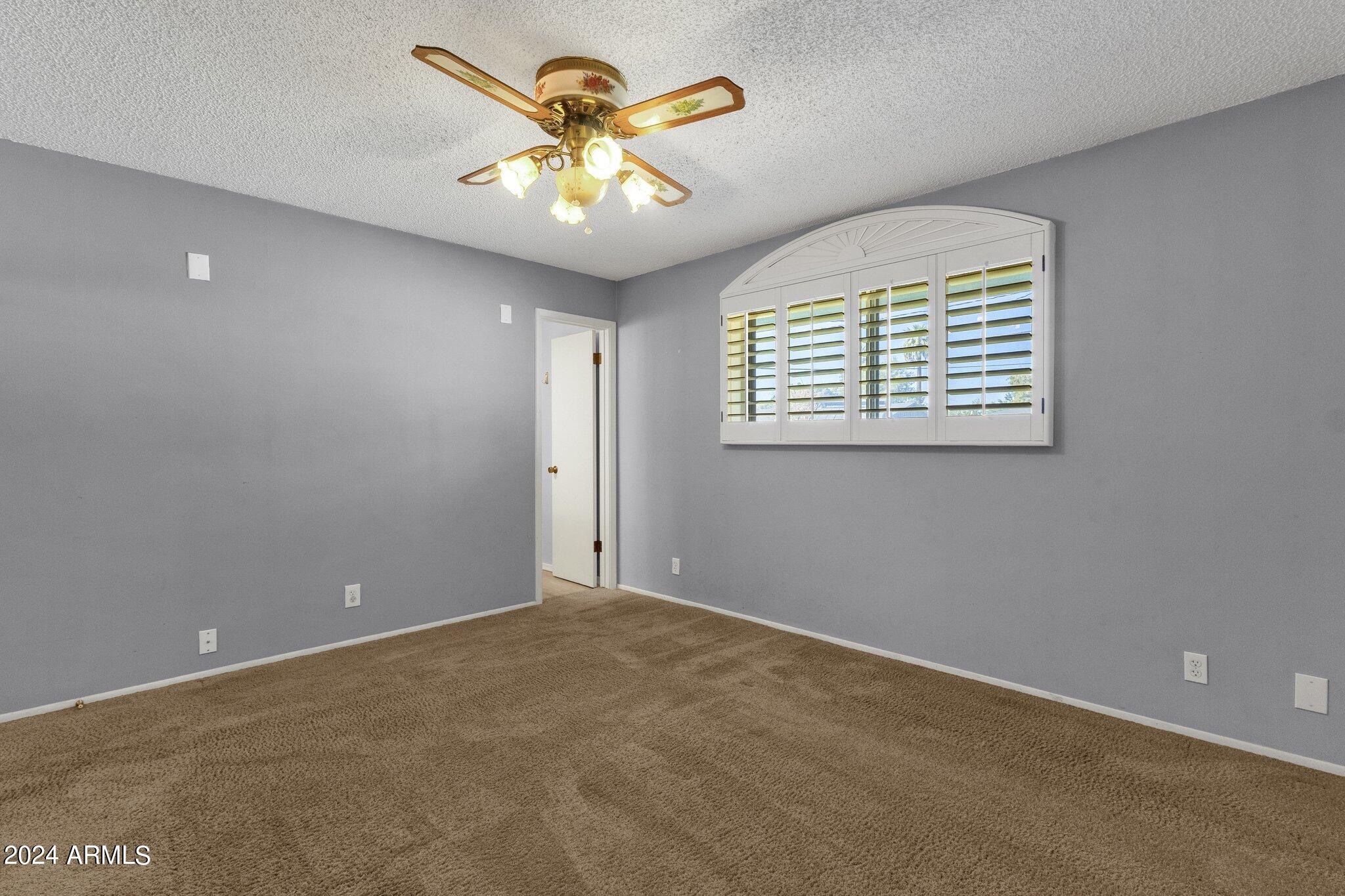 1124 E 6TH Place