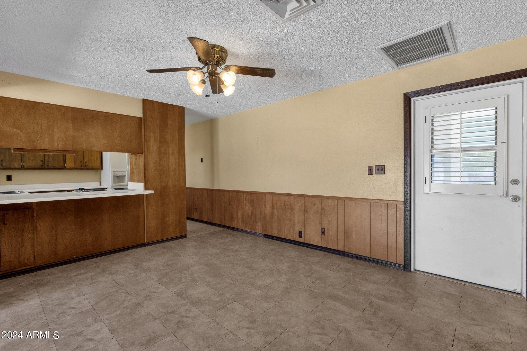 1124 E 6TH Place