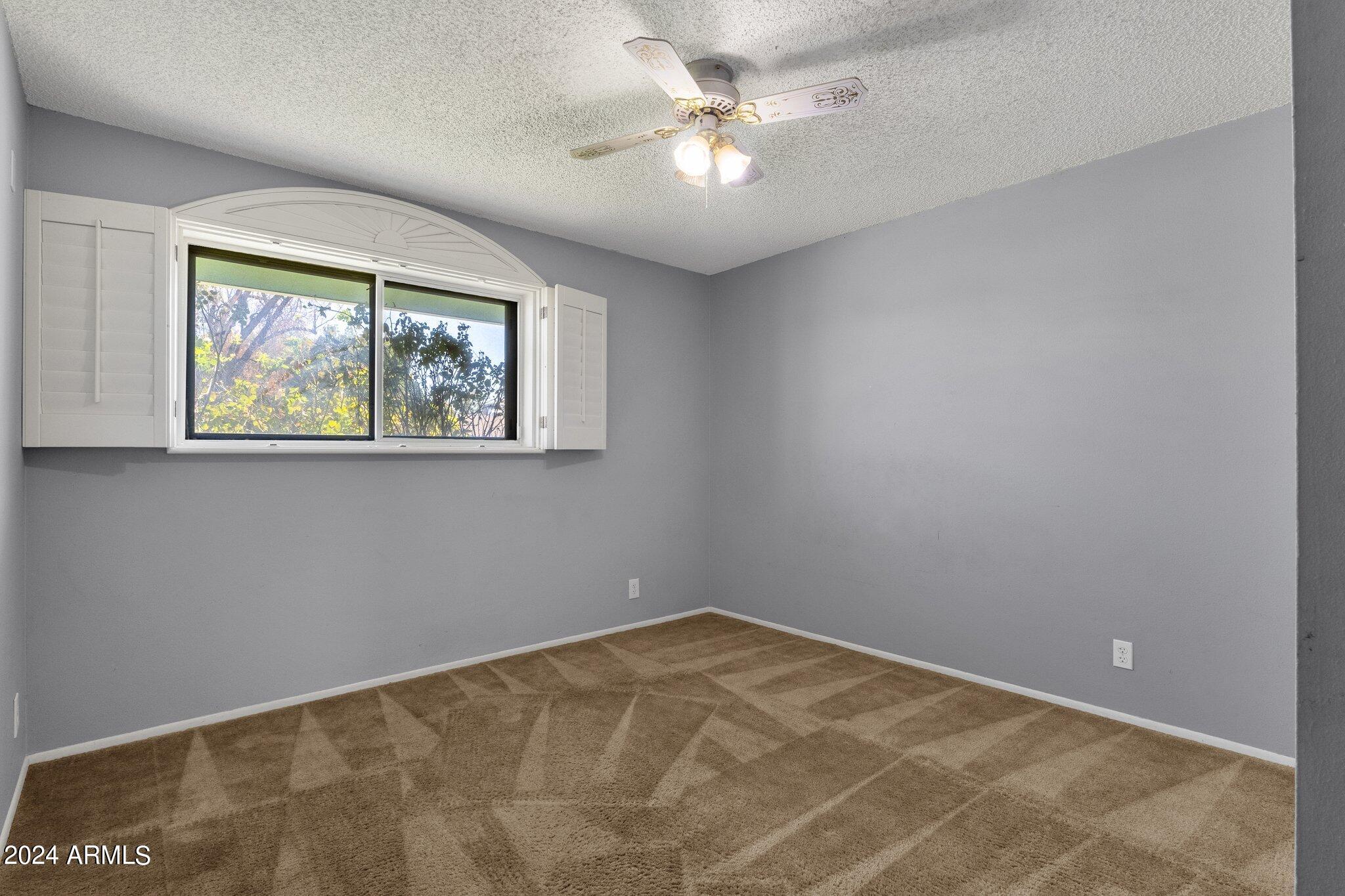 1124 E 6TH Place