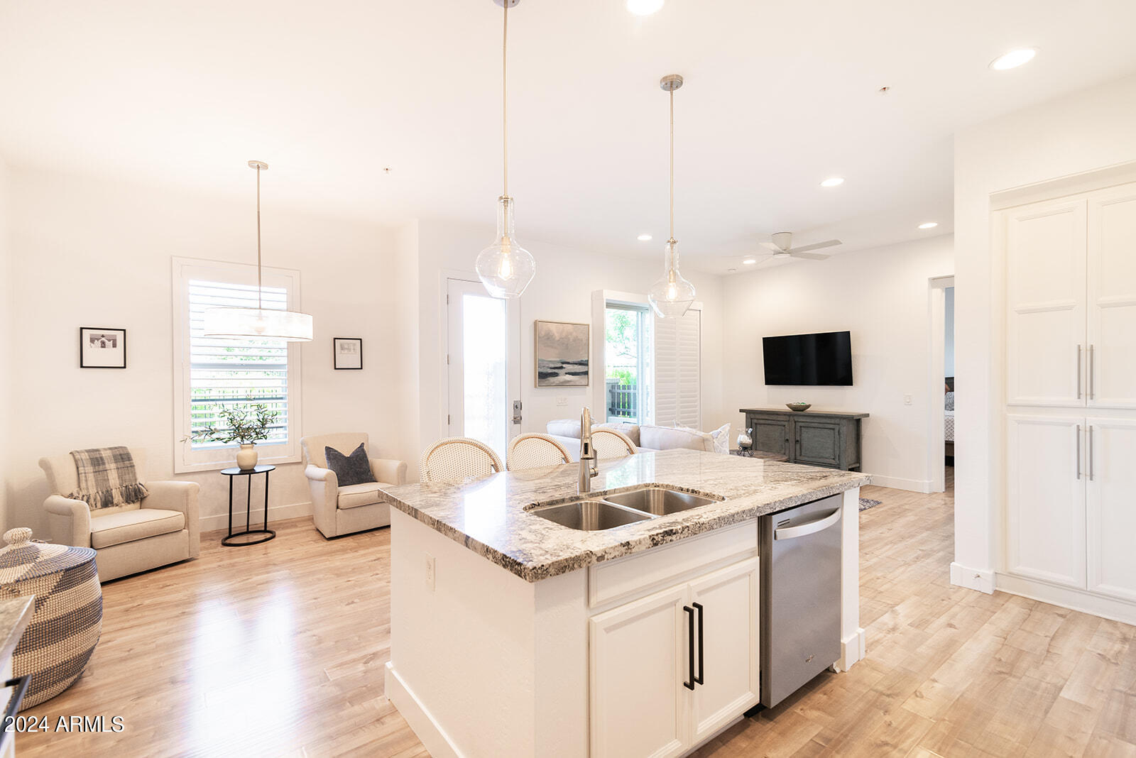 6565 E THOMAS Road 1049