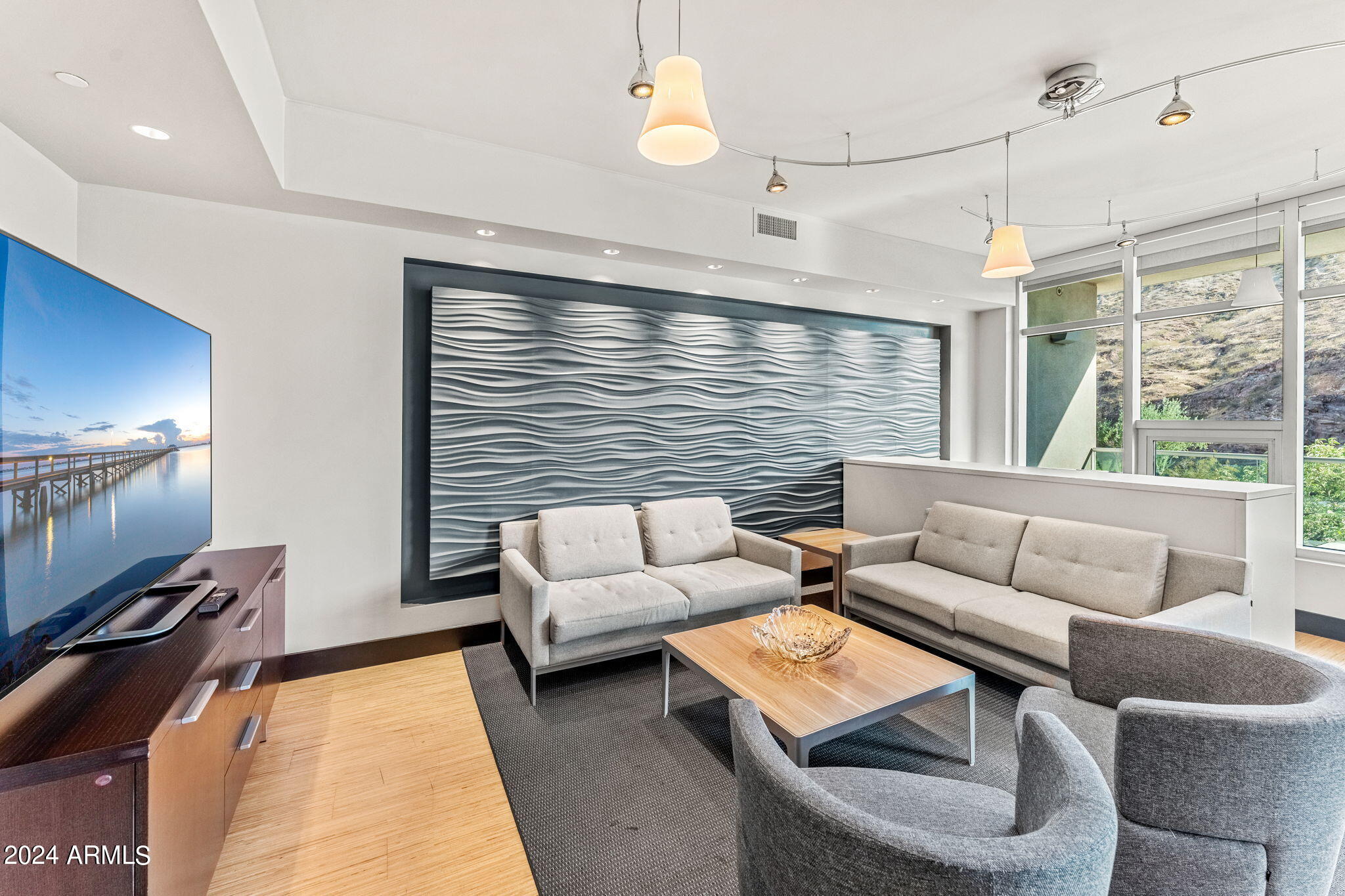 140 E RIO SALADO Parkway, 106