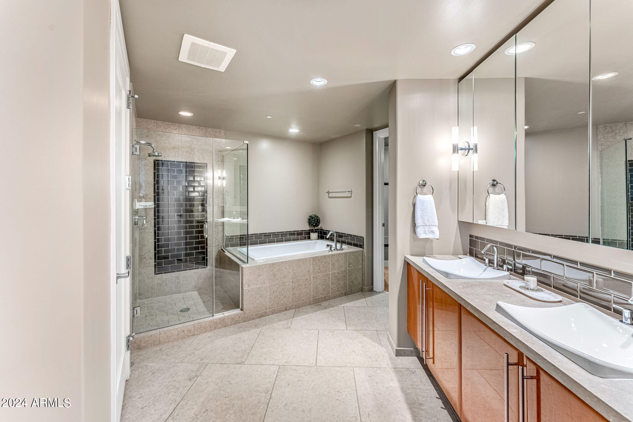 140 E RIO SALADO Parkway, 106